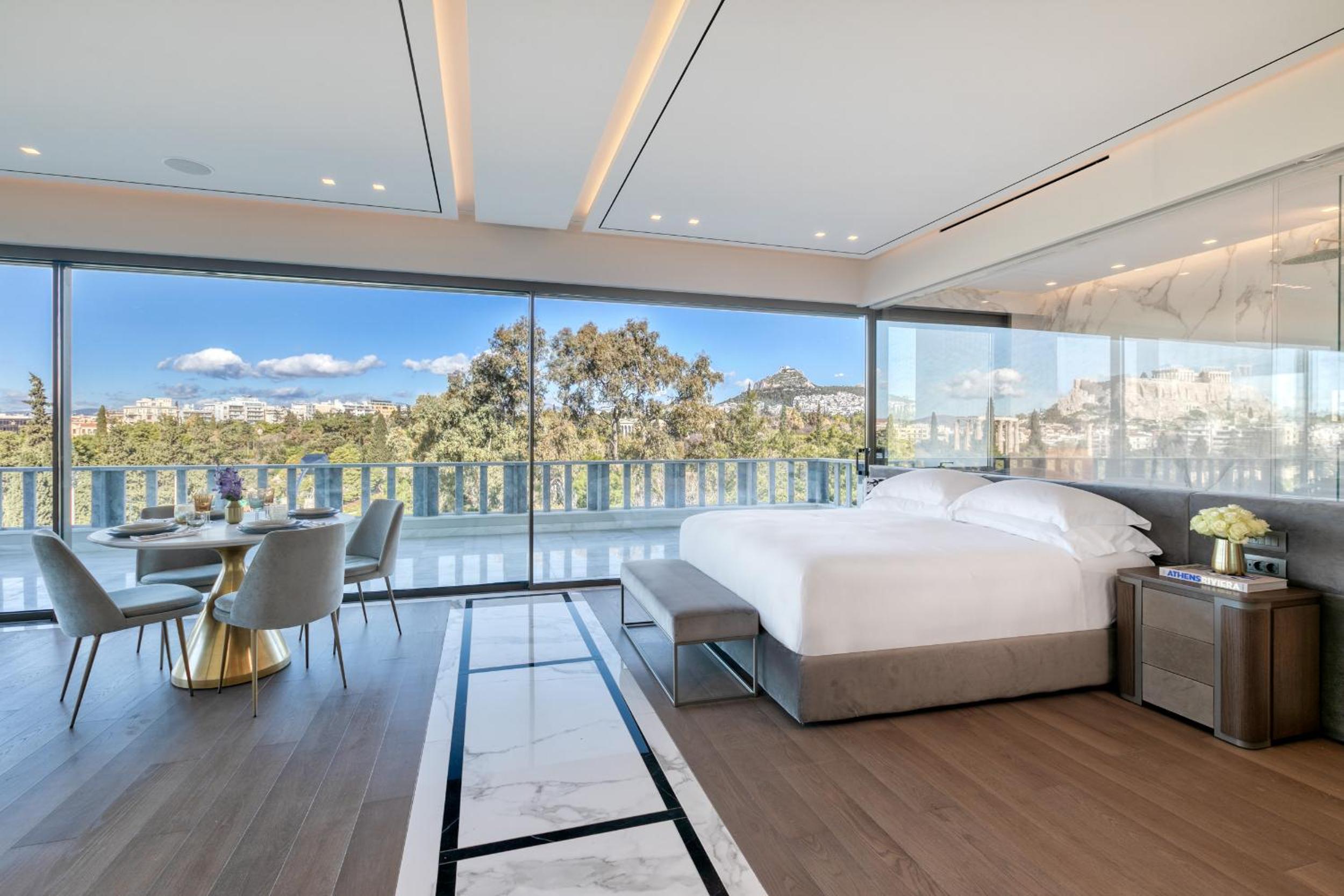 King Suite with Balcony photo 2