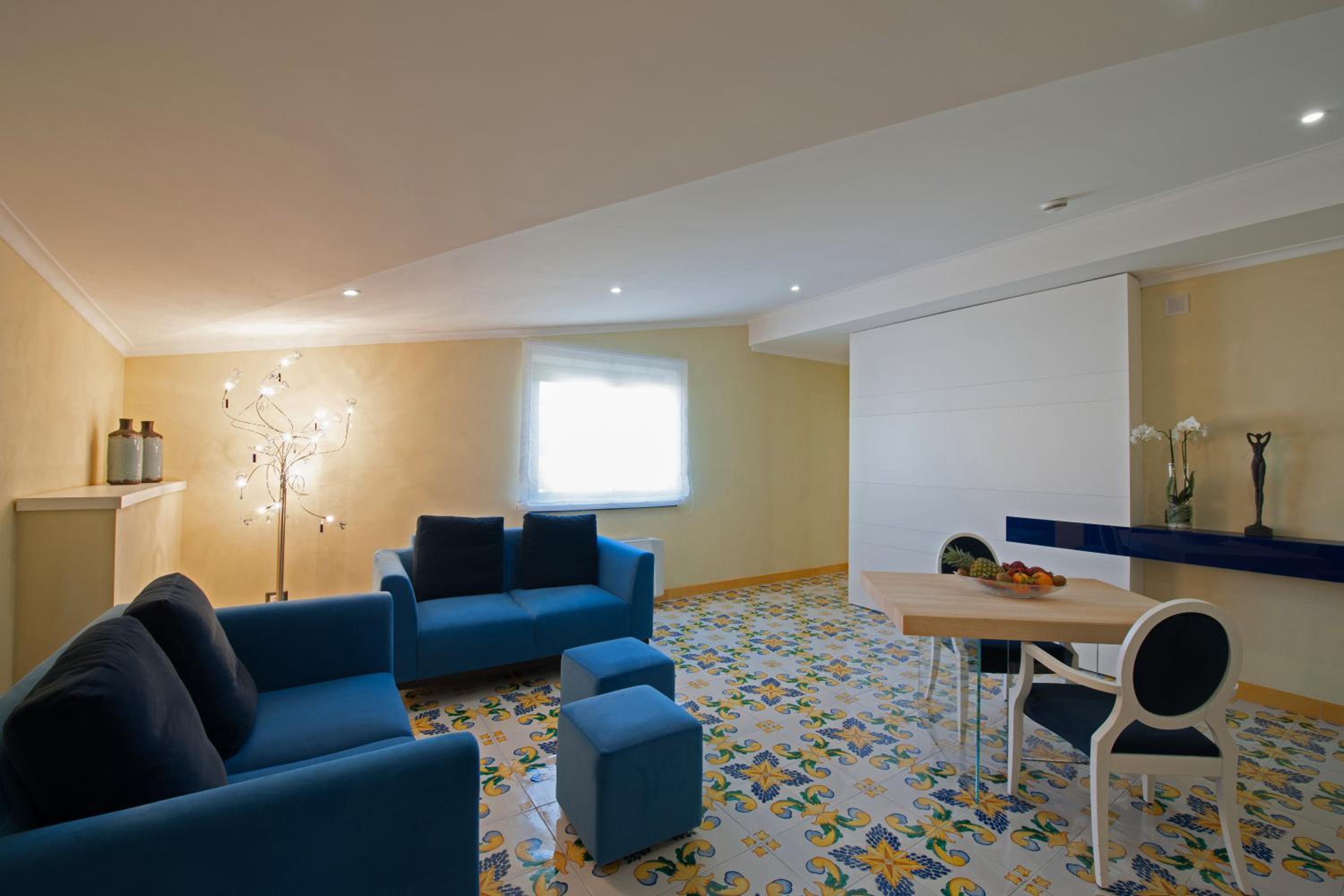 Suite with Hot Tub photo 1