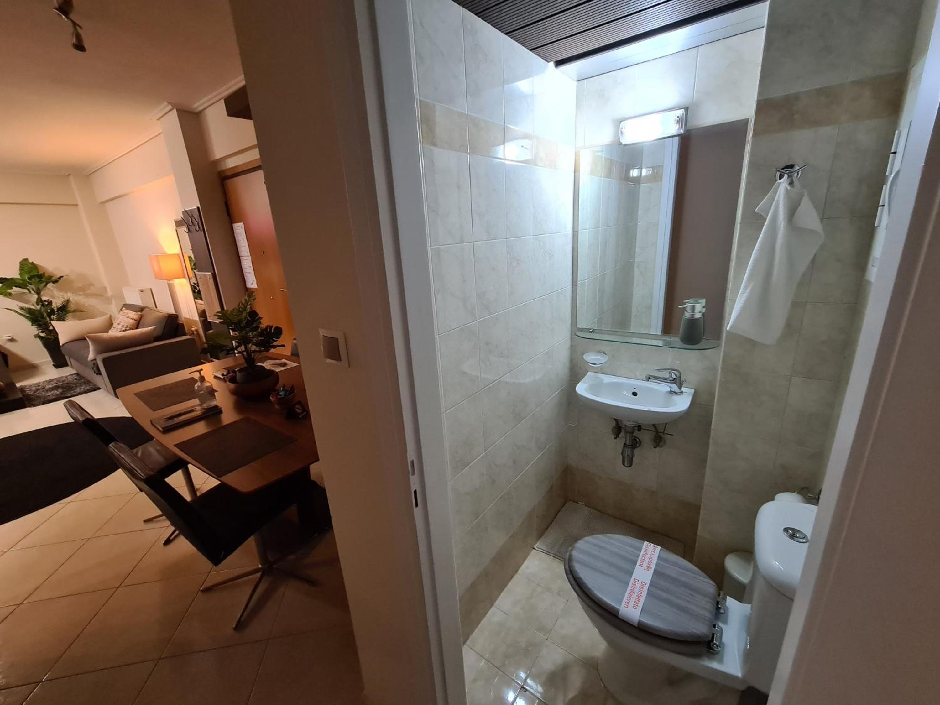Two-Bedroom Apartment - Photo 31