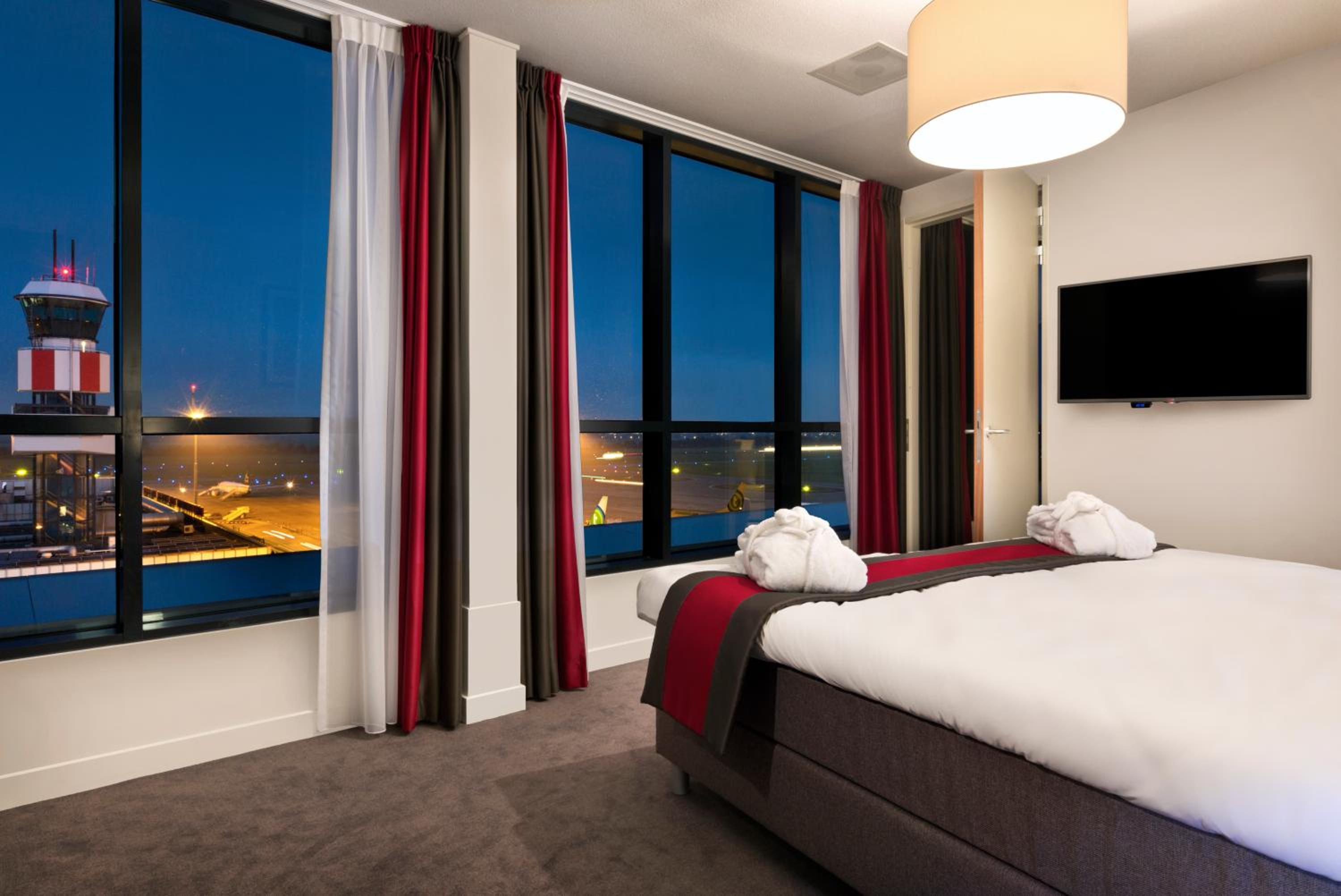 Comfort Double Room With Airport View