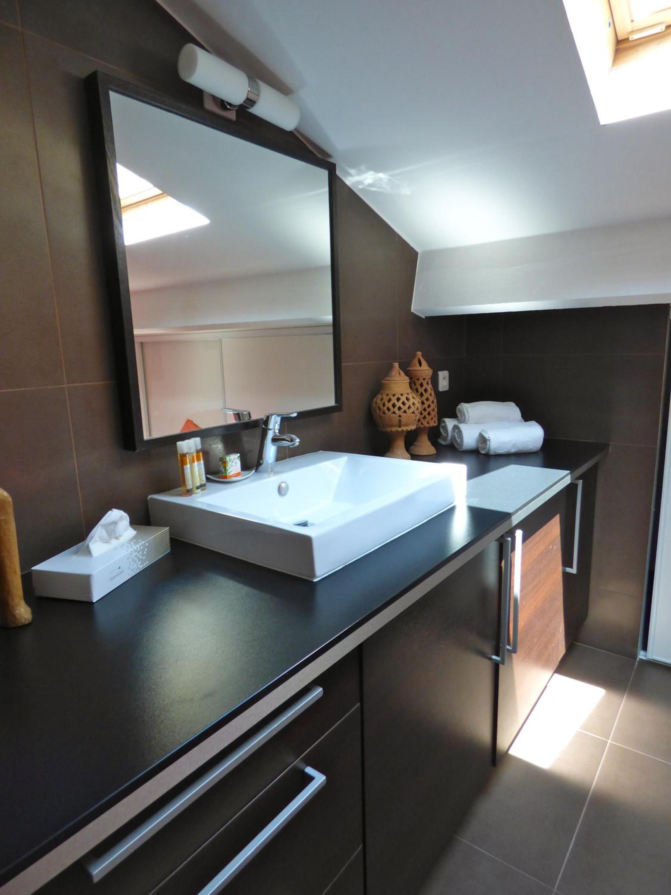 One-Bedroom Apartment 74/84 rue d’Antibes photo 2