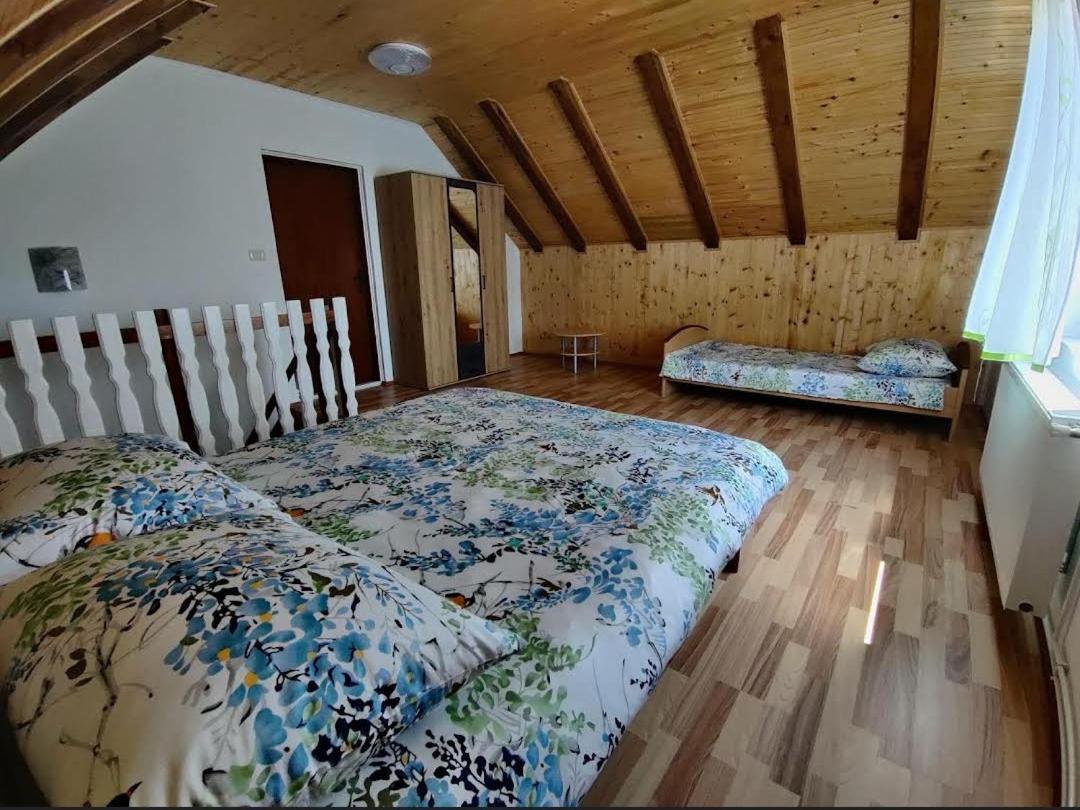 Apartment - Split Level - Photo 1