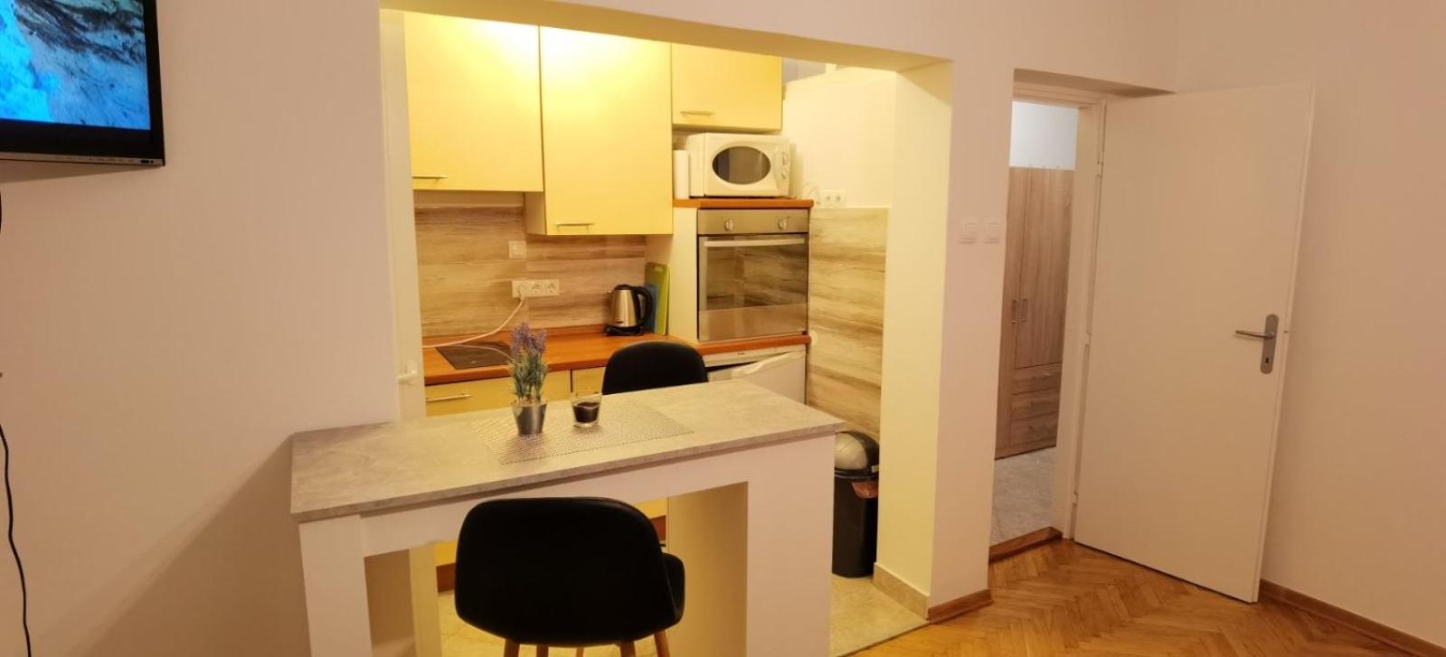 One-Bedroom Apartment - Photo 4