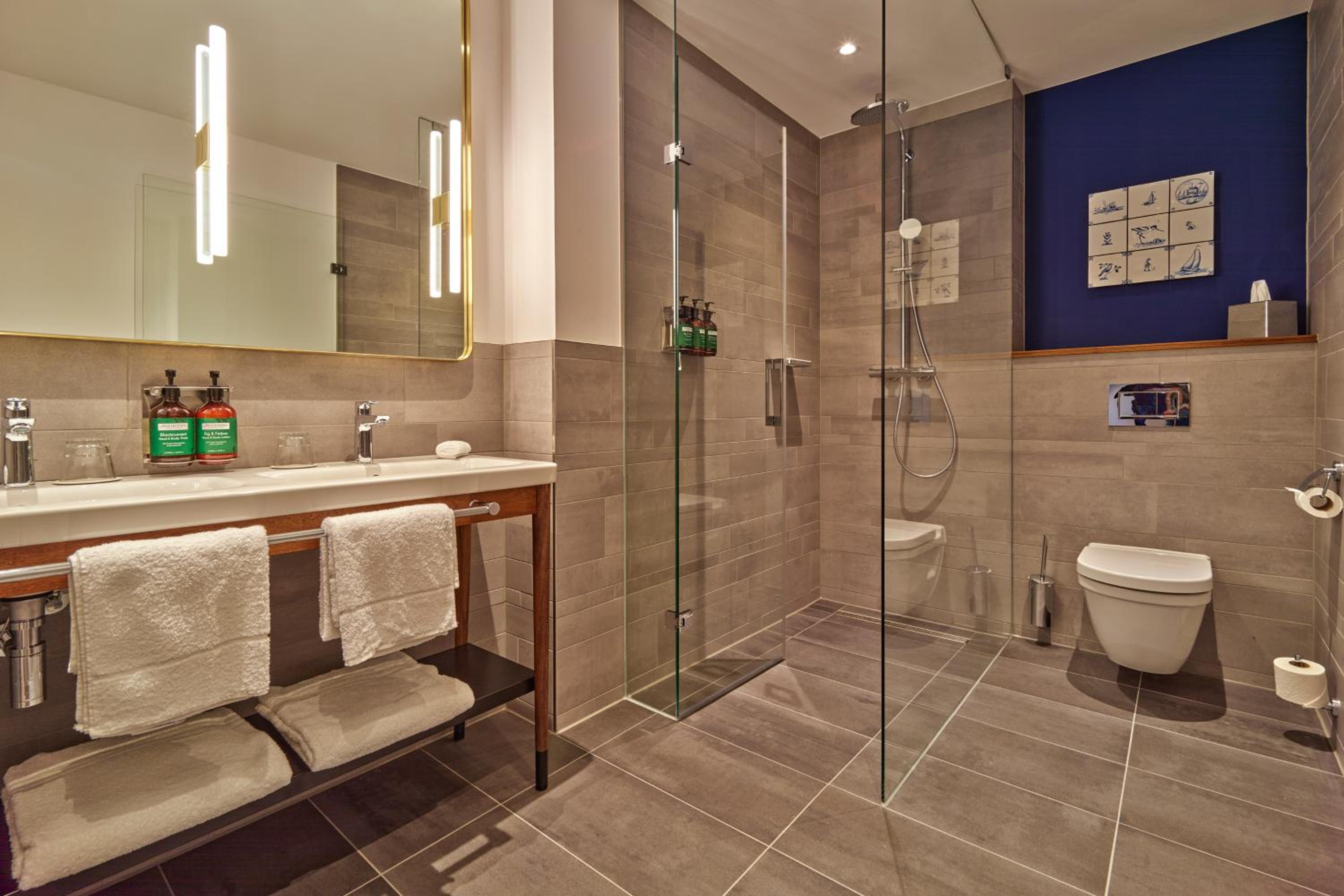 King Suite with Kneuterdijk View photo 3