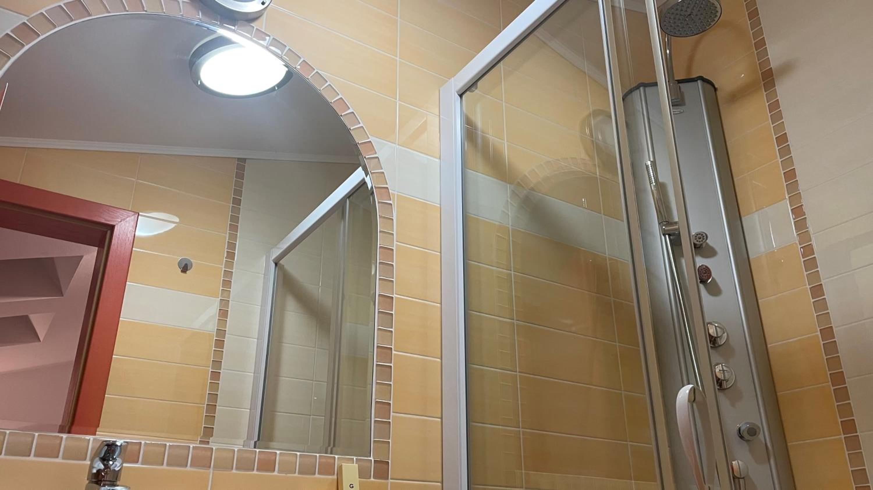 Single Room with Private Bathroom photo 3