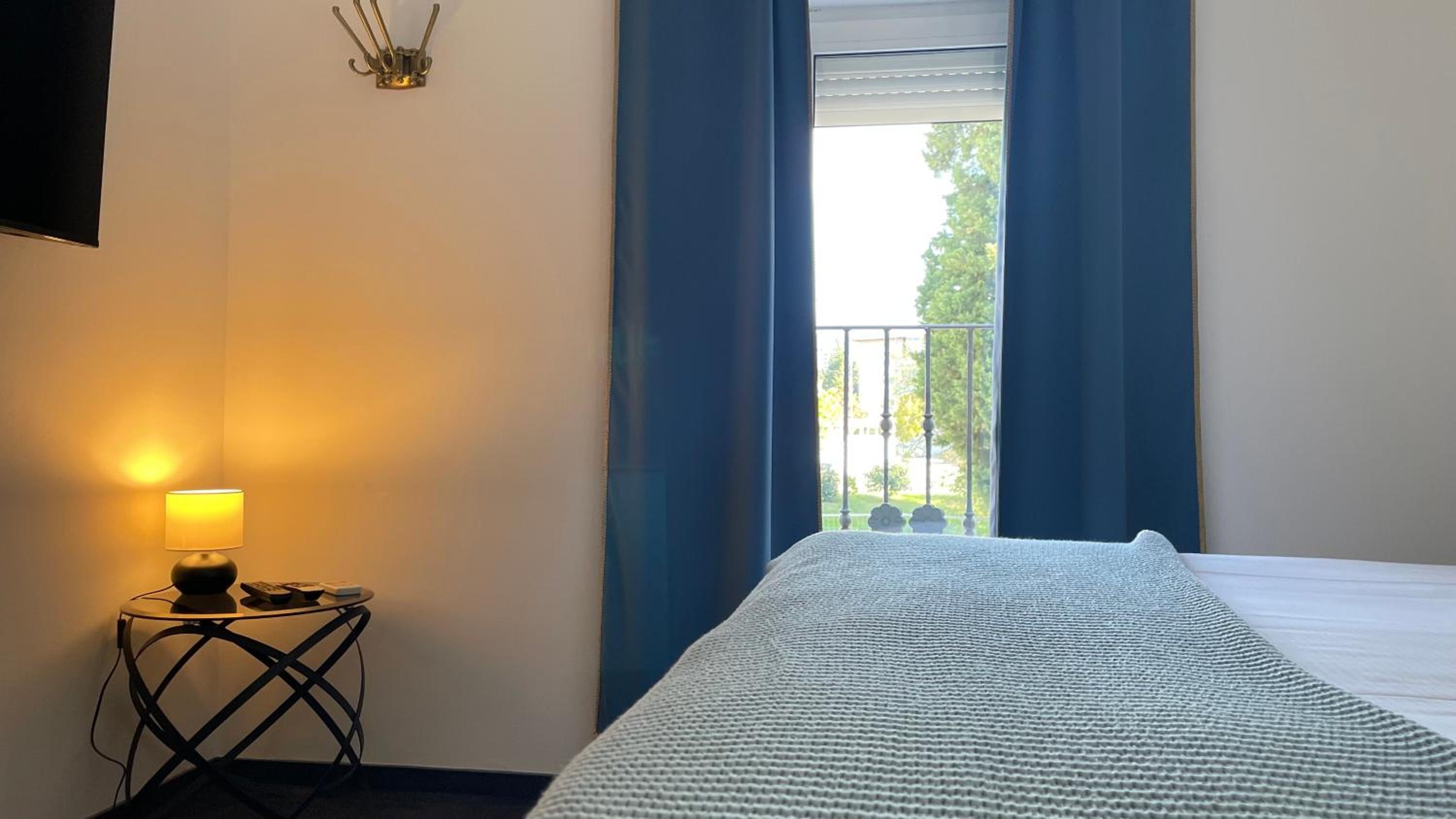 Deluxe Double Room - Photo 12