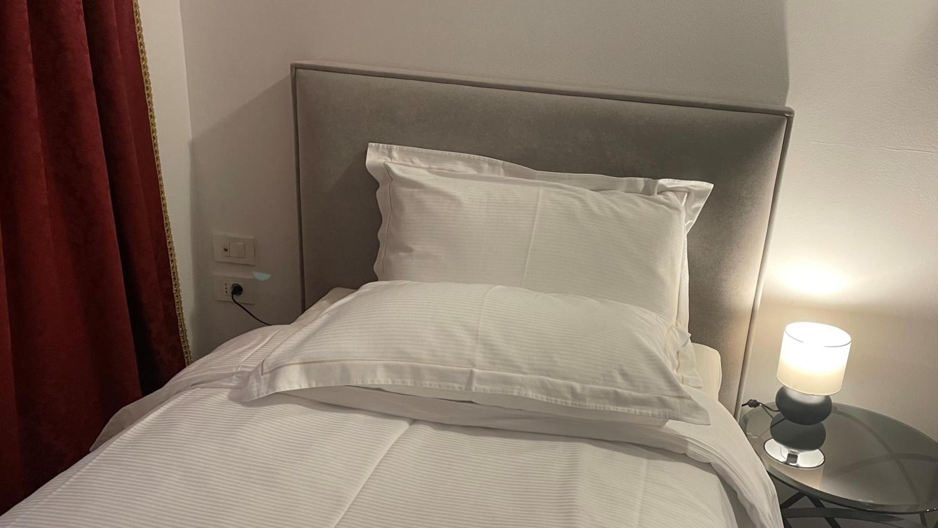 Single Room with Private Bathroom photo 1