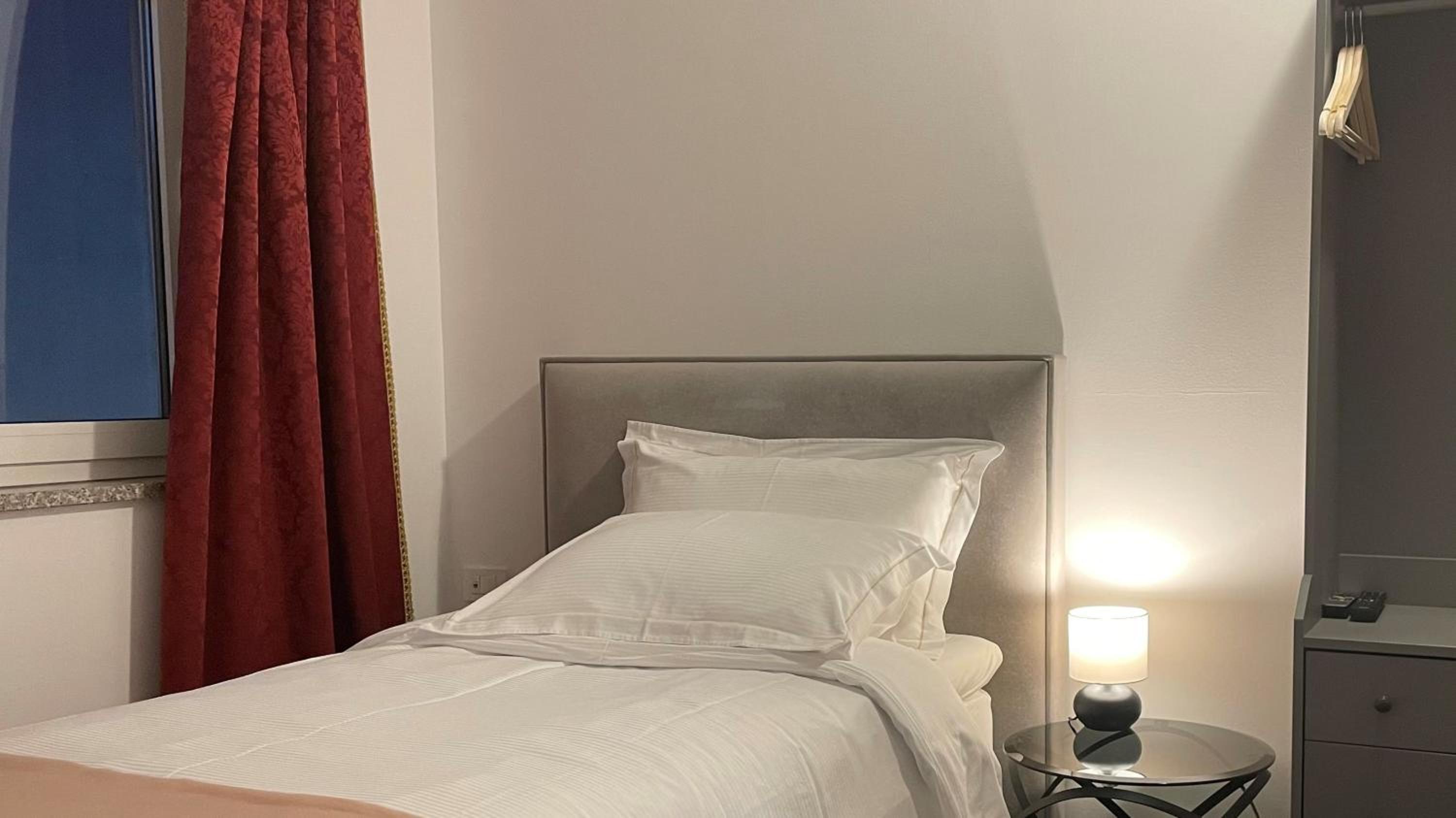 Single Room with Private Bathroom photo 3