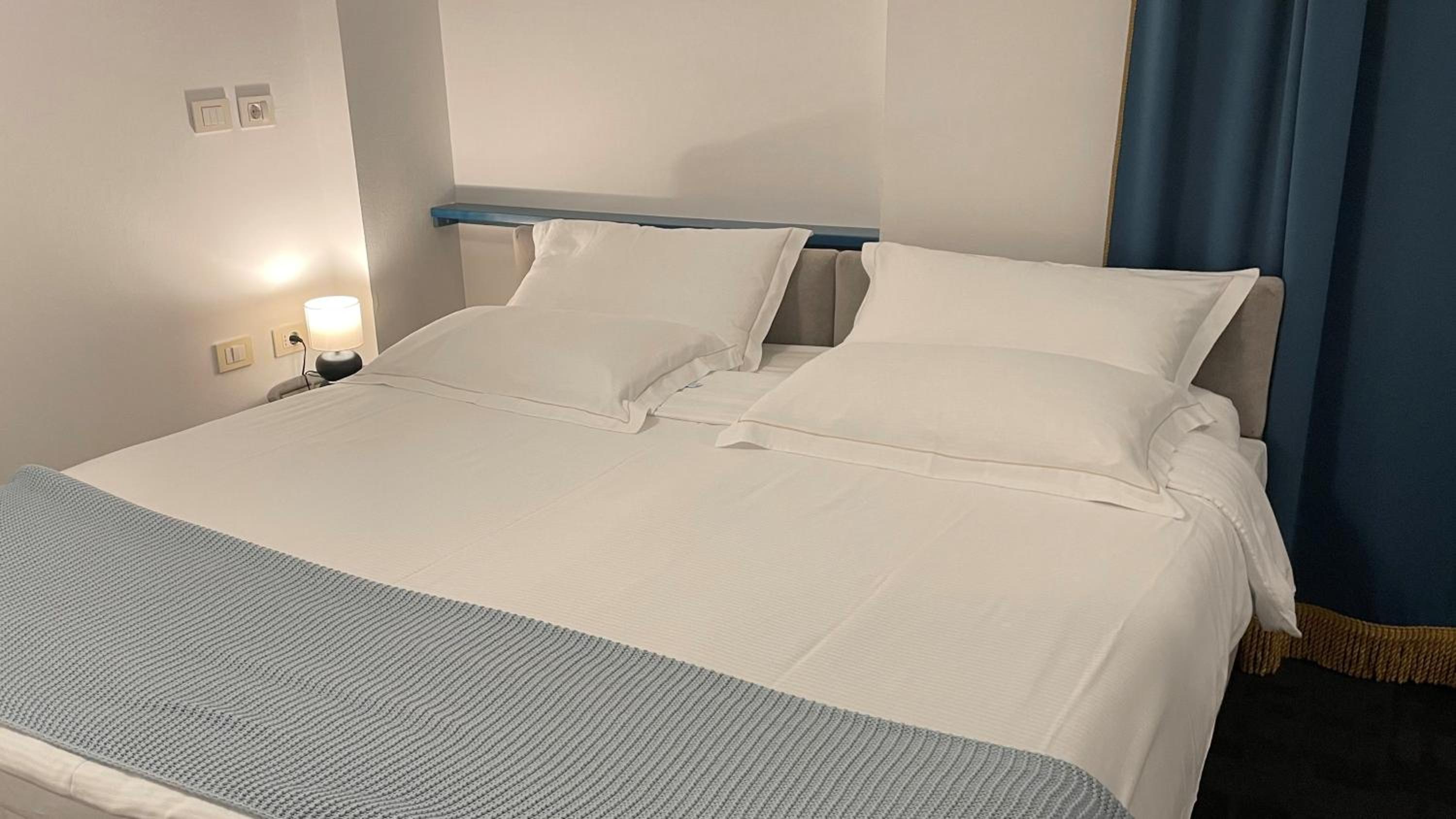 Deluxe Double Room - Photo 31