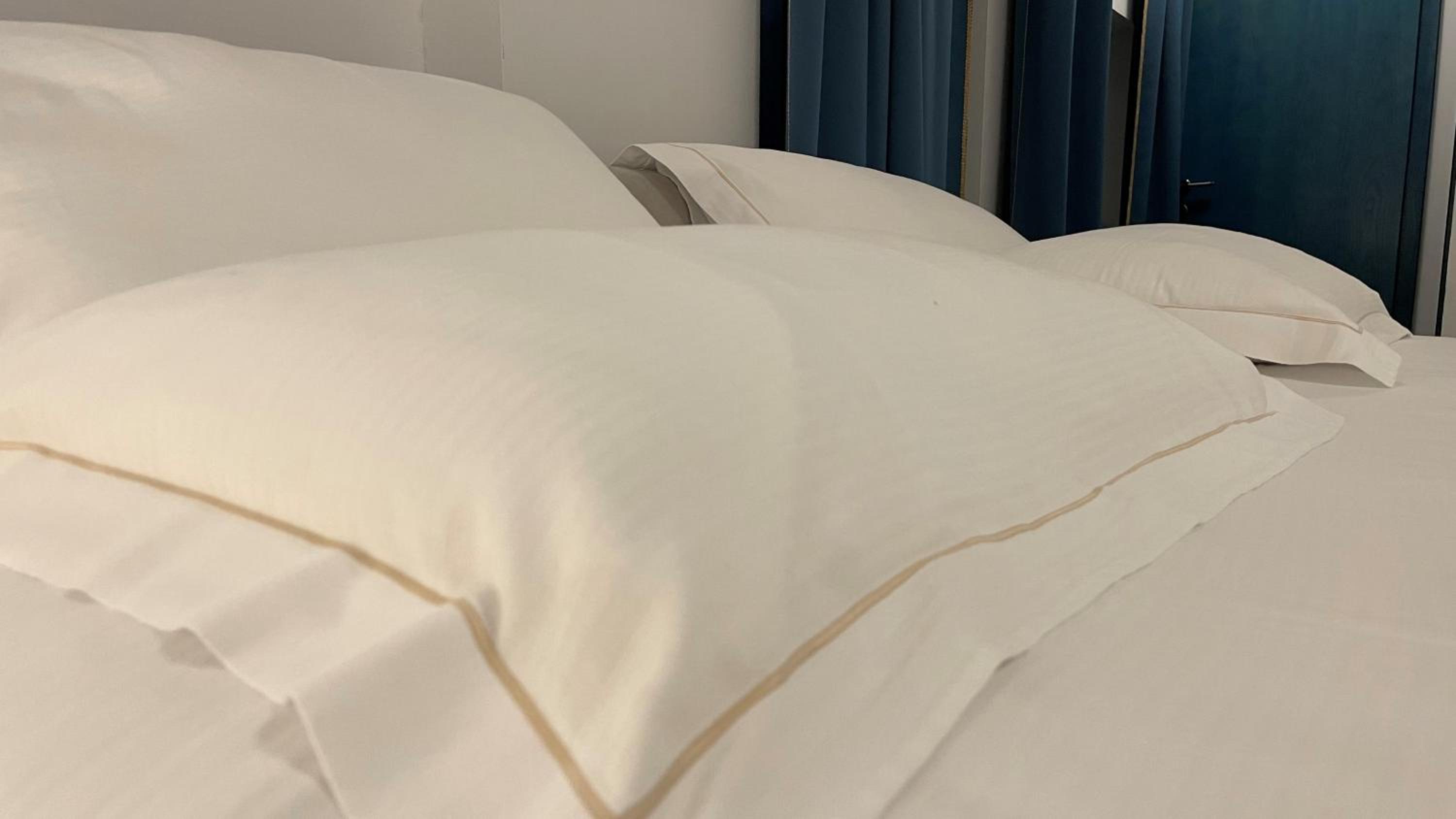 Deluxe Double Room - Photo 9