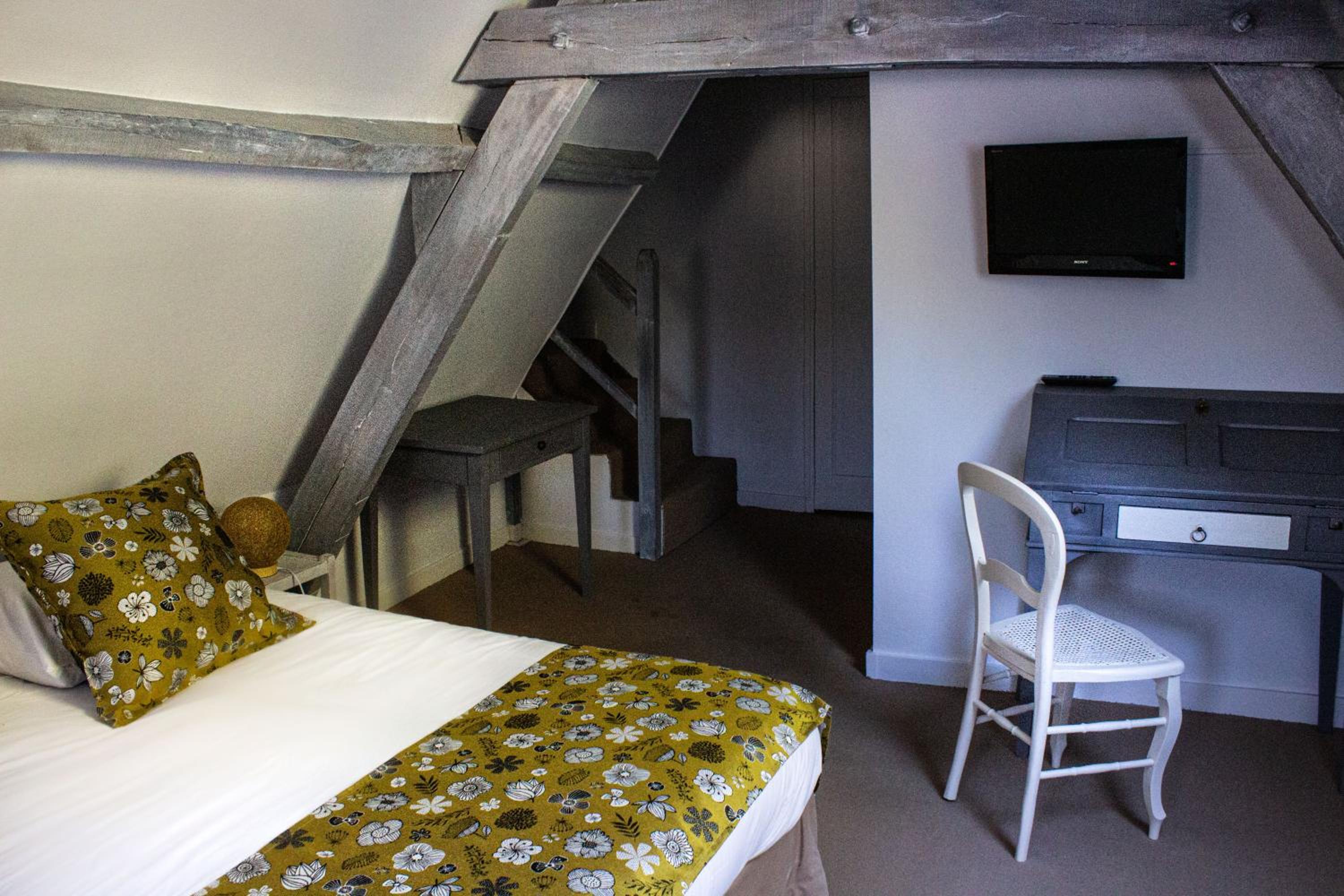 Triple Room with Bath photo 1