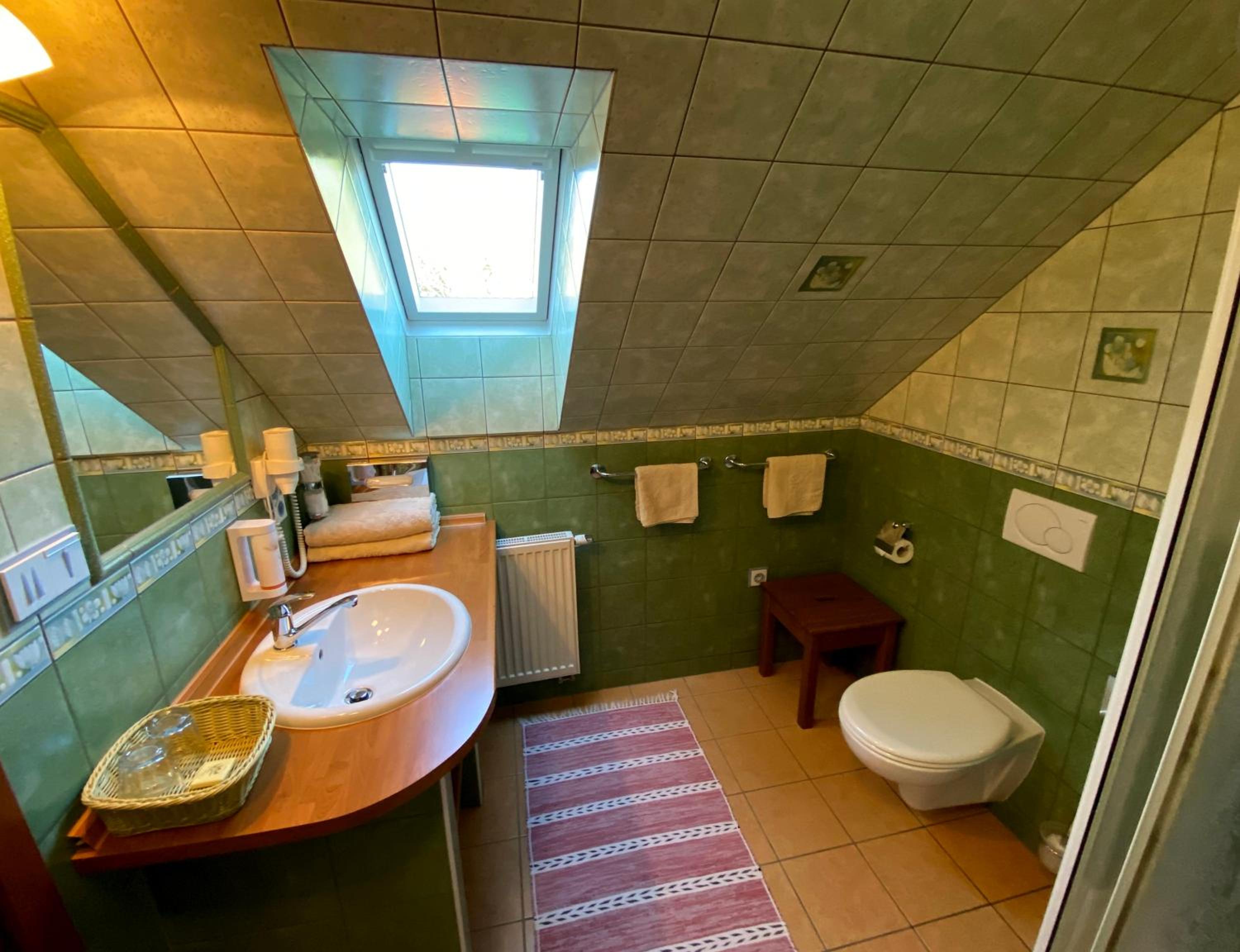 Twin Room - Photo 3