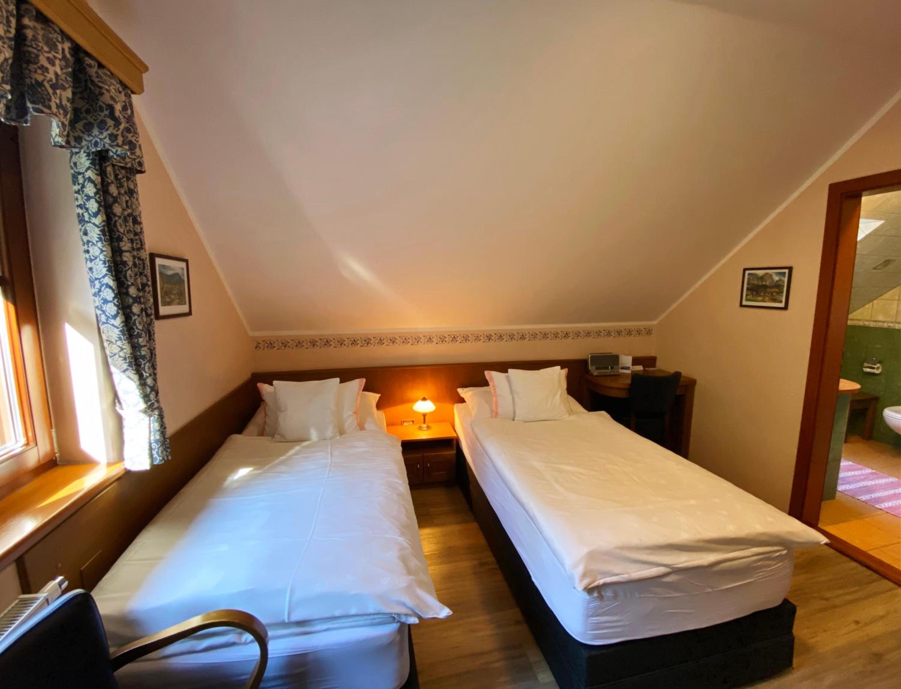 Twin Room - Photo 2