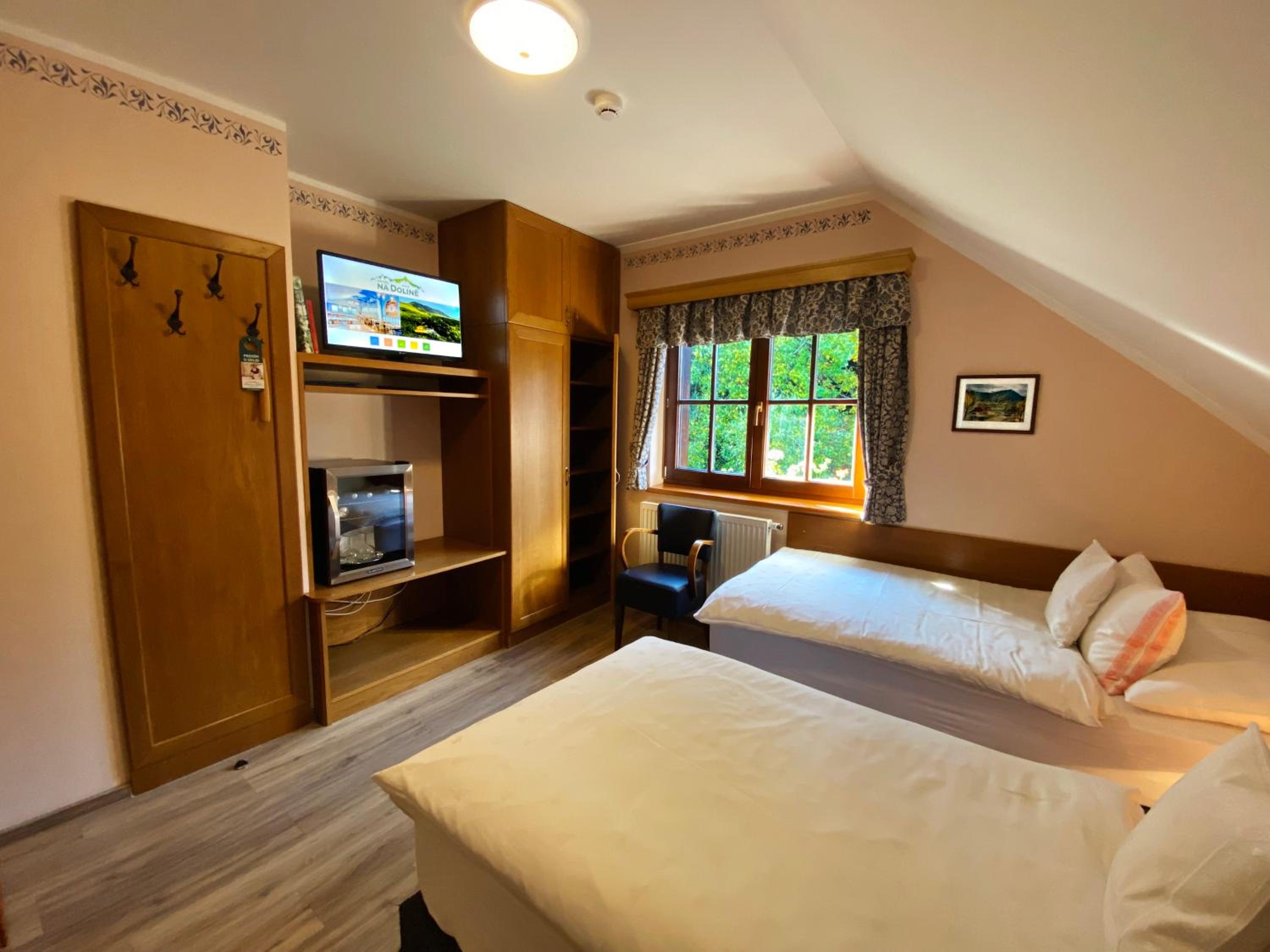 Twin Room - Photo 4