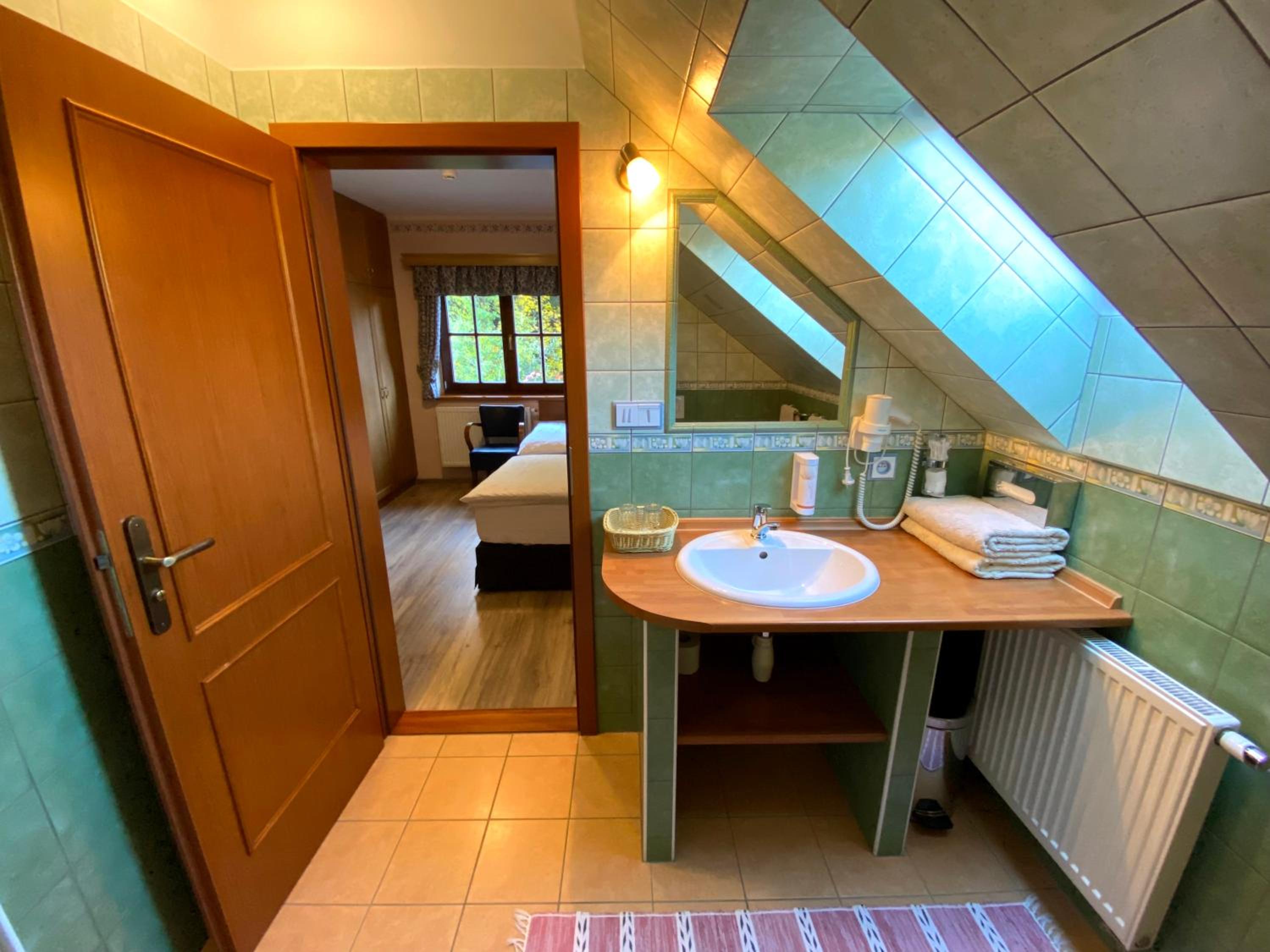 Twin Room - Photo 6