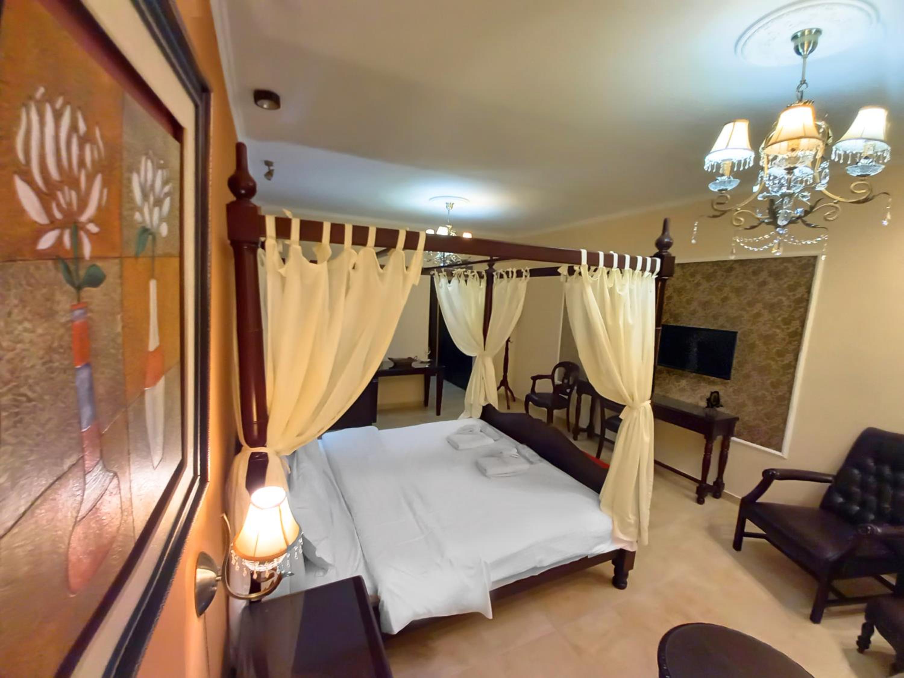 Double or Twin Room - Photo 9