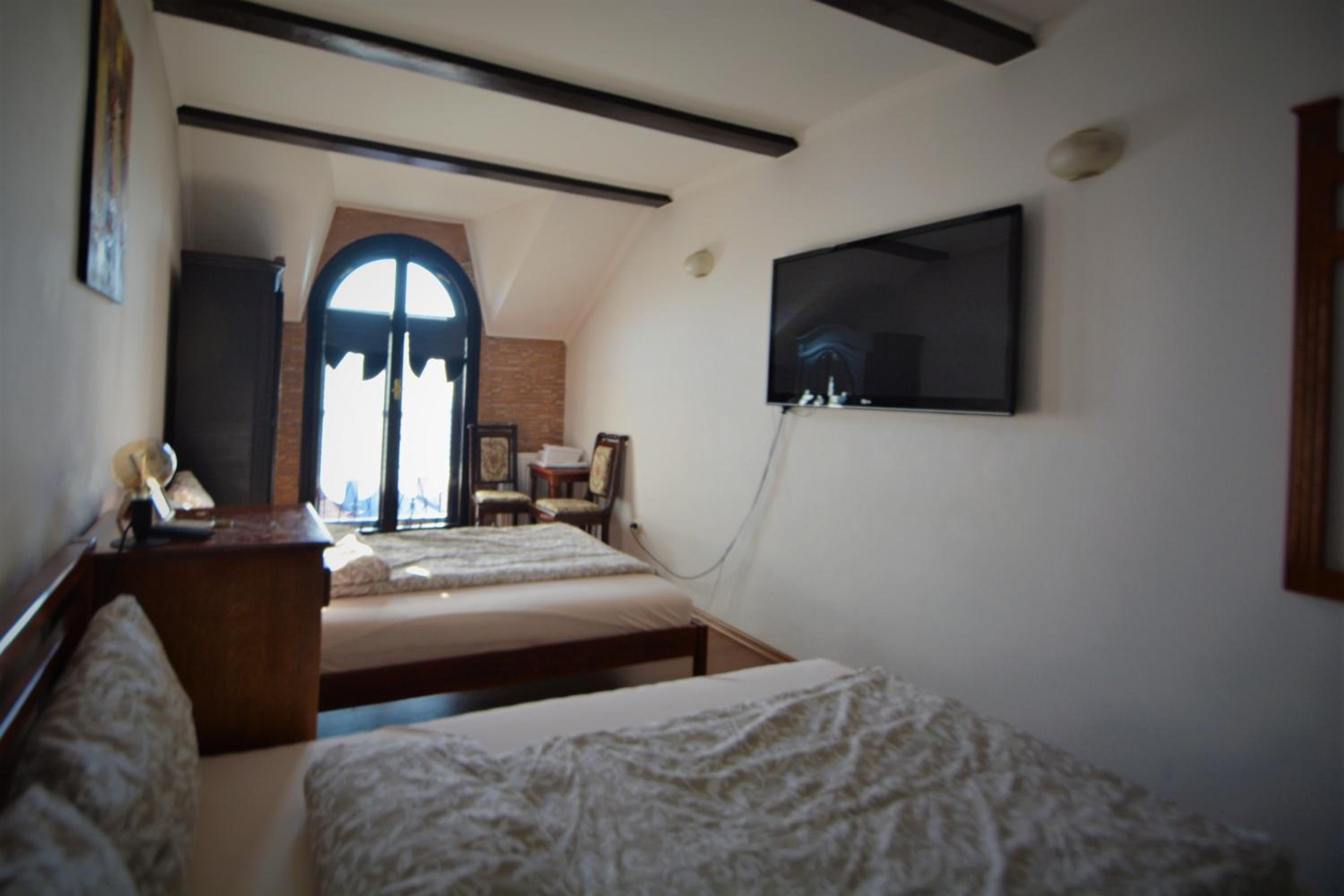 Twin Room - Photo 3
