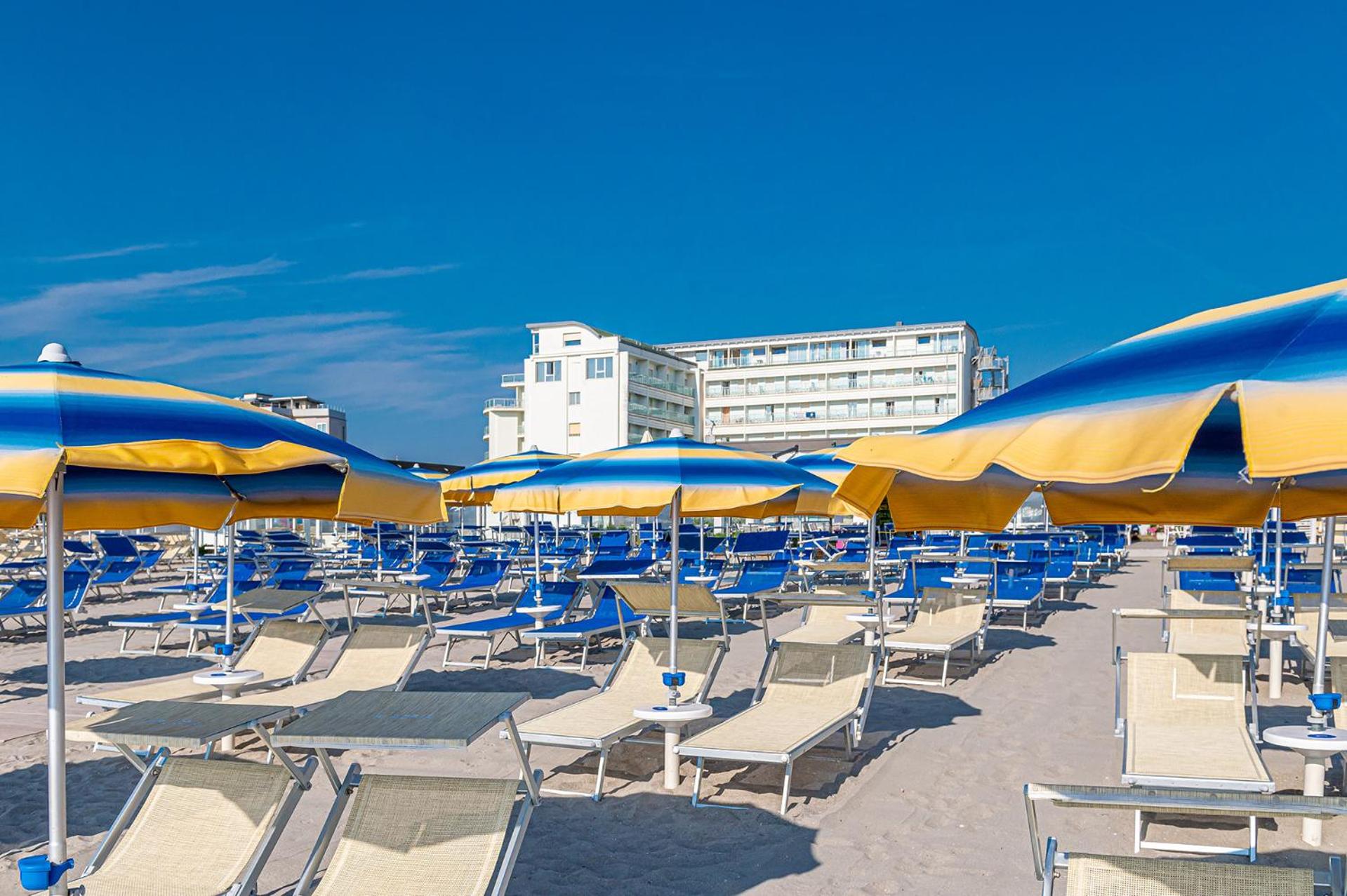 Double or Twin Room with Balcony and Beach Access photo 3