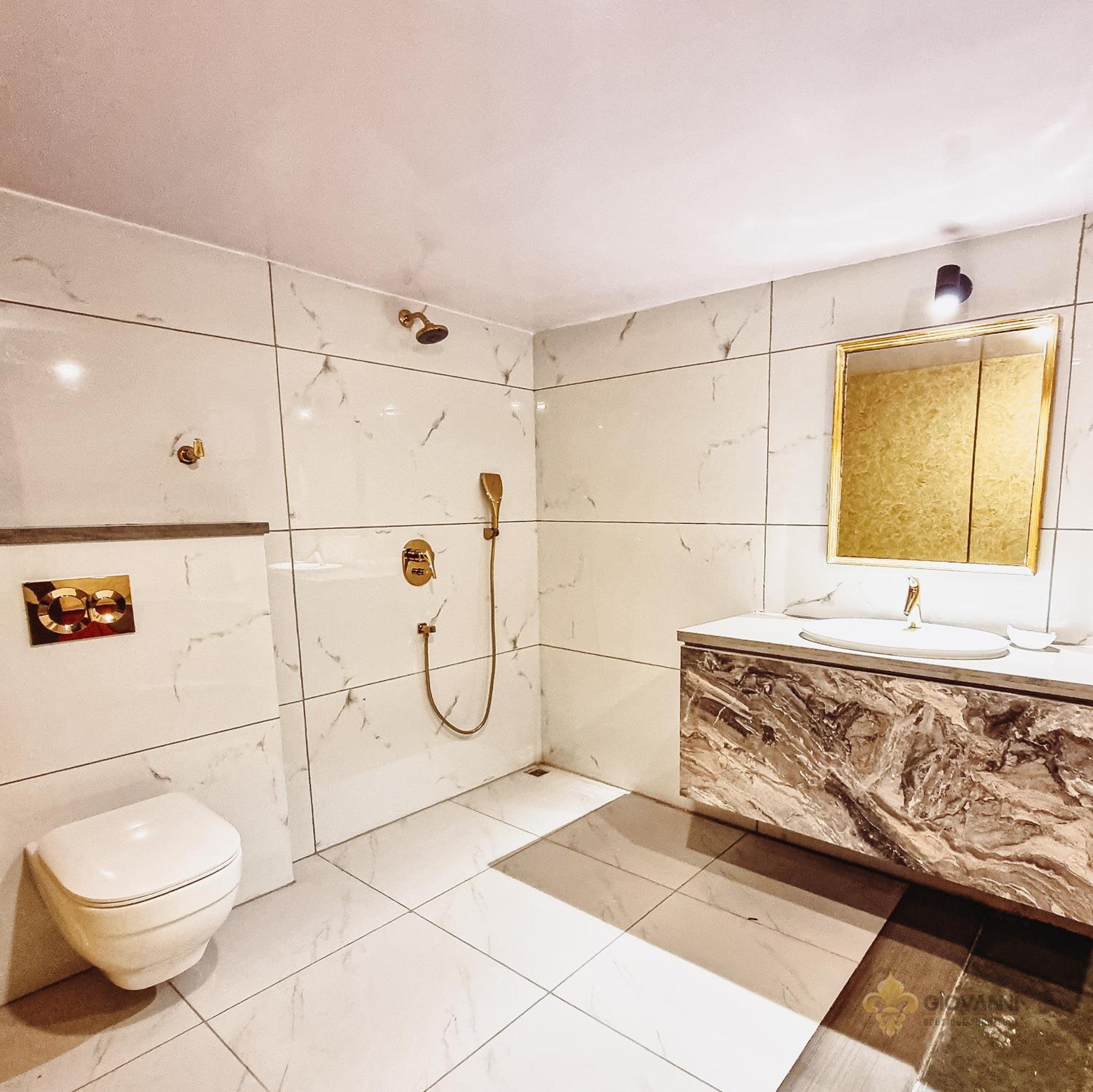 Superior King Room - Photo 8