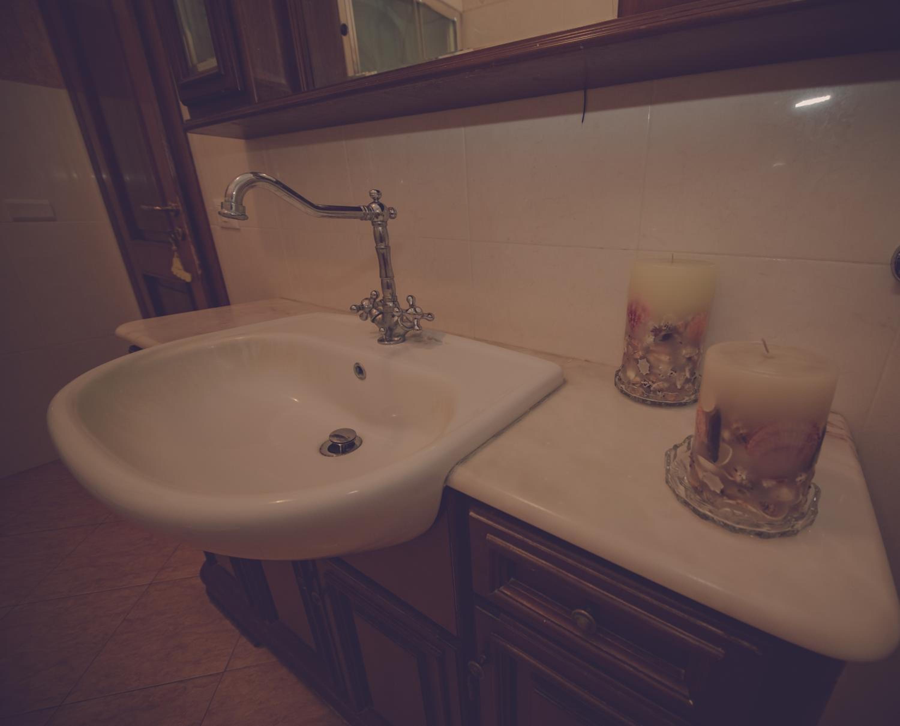 Twin or Double Room with Shared Bathroom photo 2