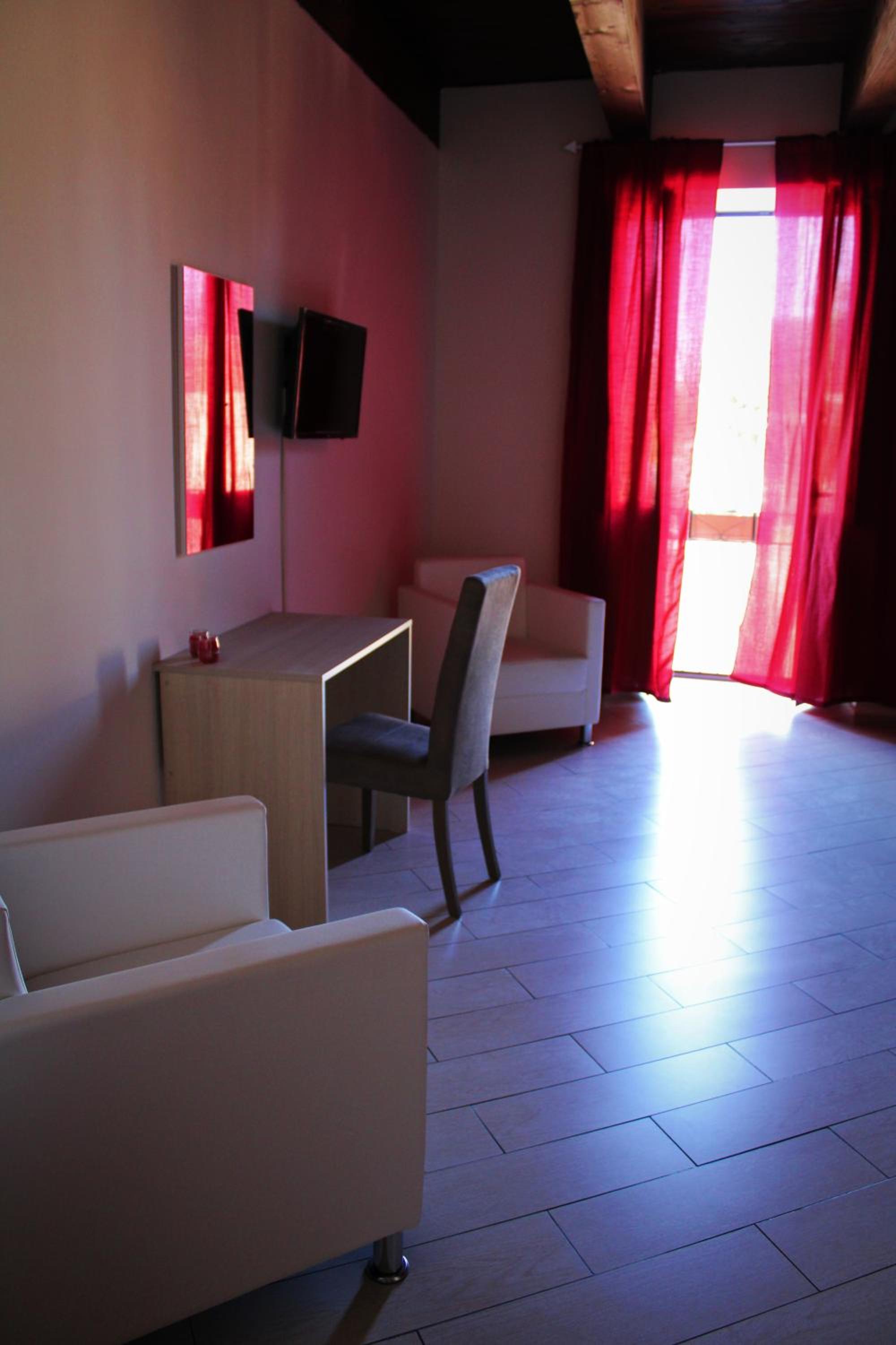 Quadruple Room with Bathroom - Photo 3