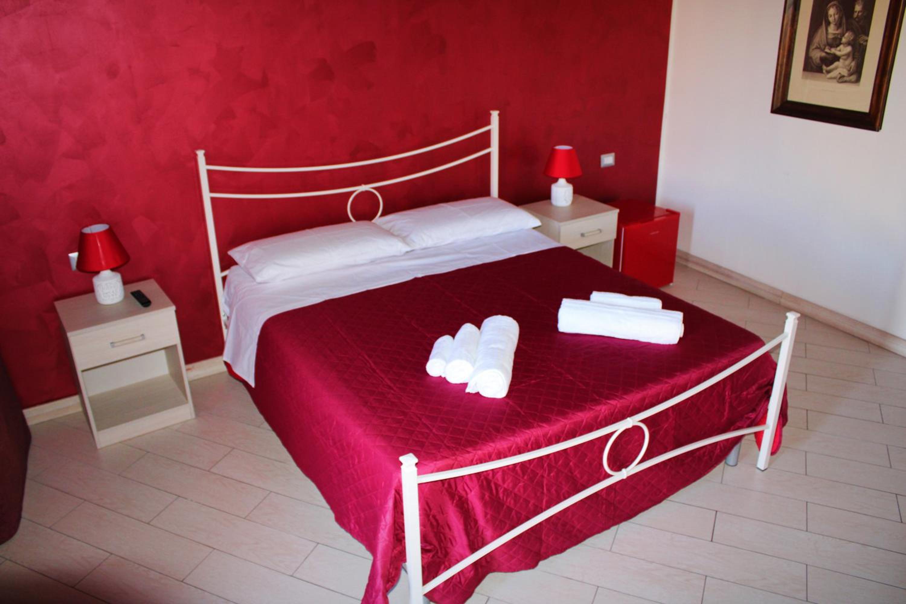 Quadruple Room with Bathroom - Photo 2