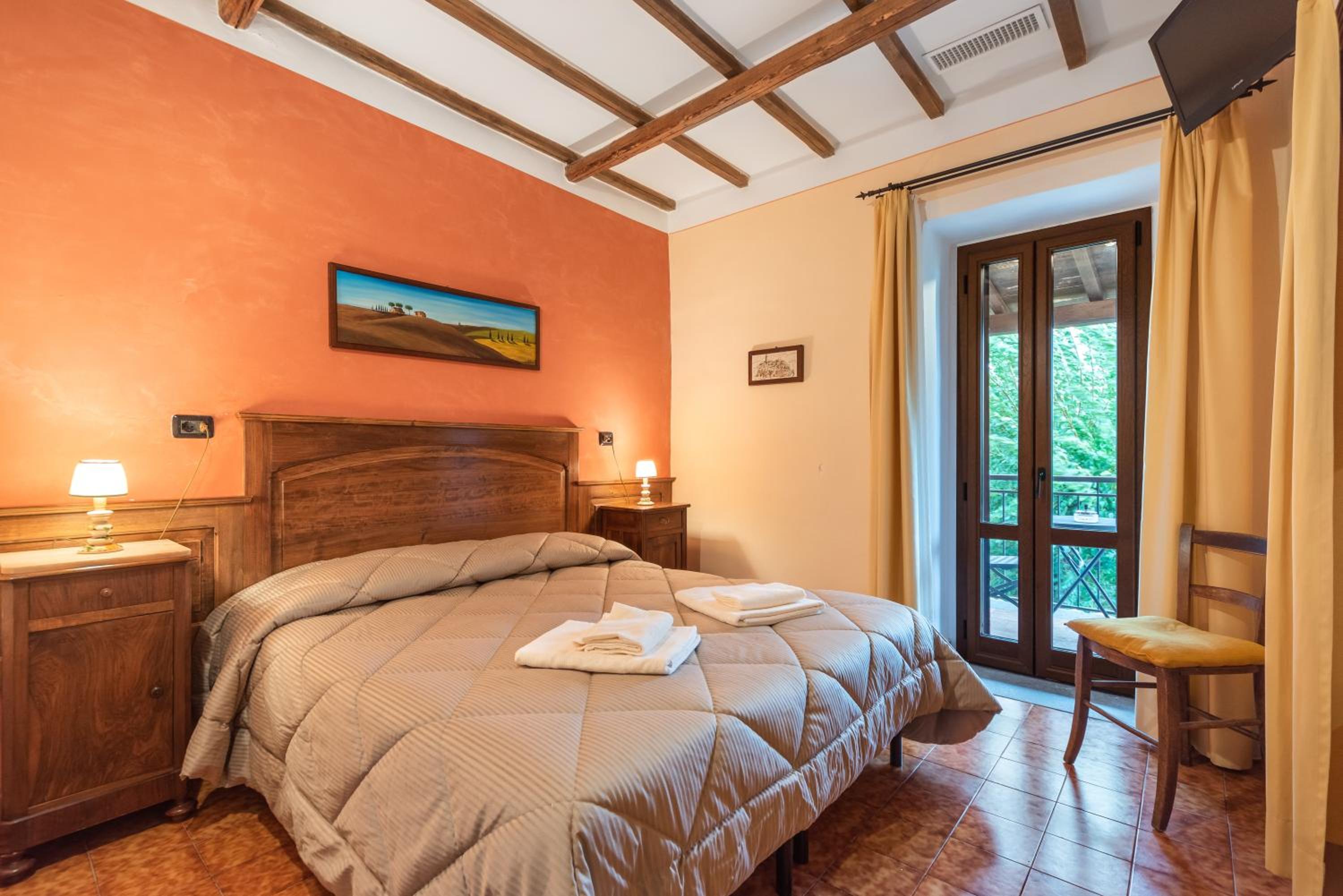 Superior Double or Twin Room with Pool View photo 1