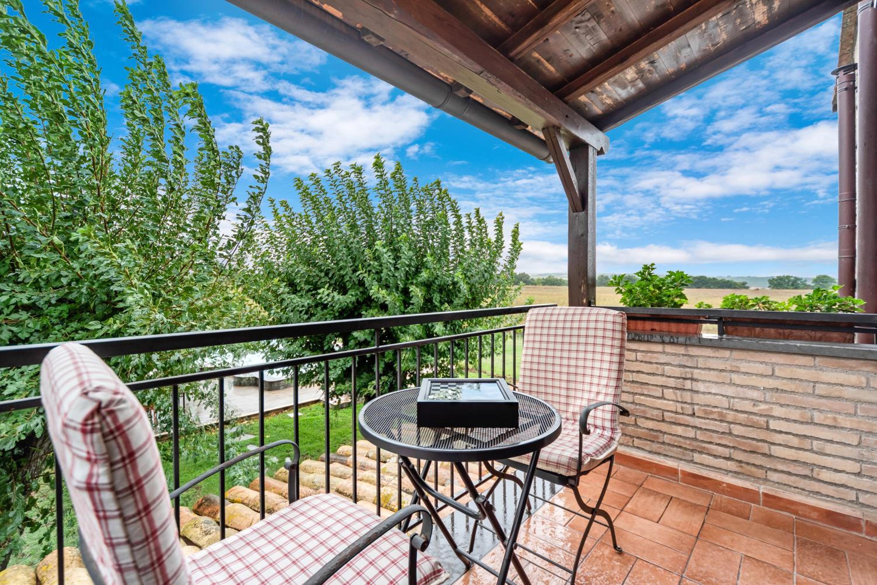 Superior Double or Twin Room with Pool View photo 2