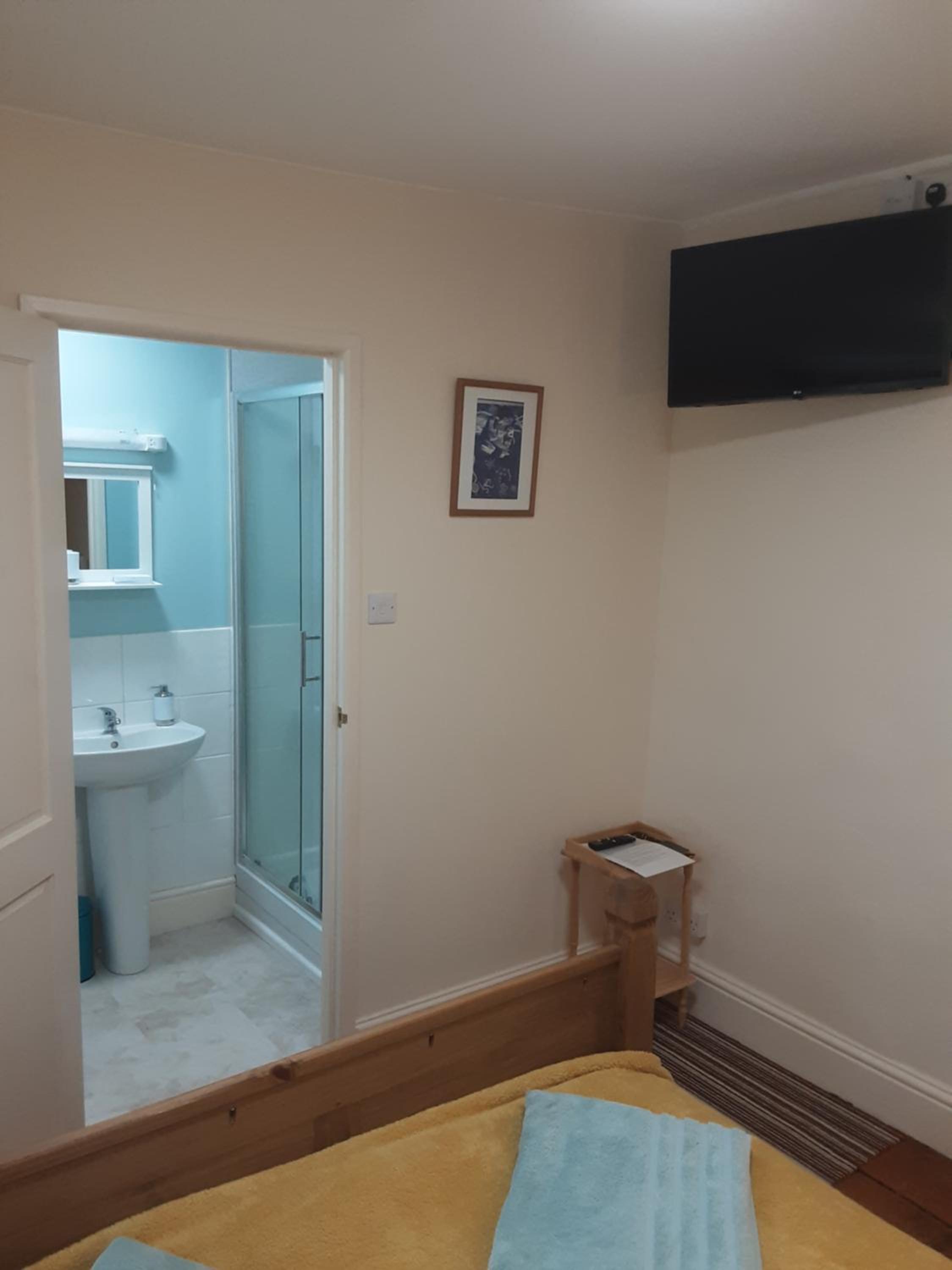 Double Room - Photo 6