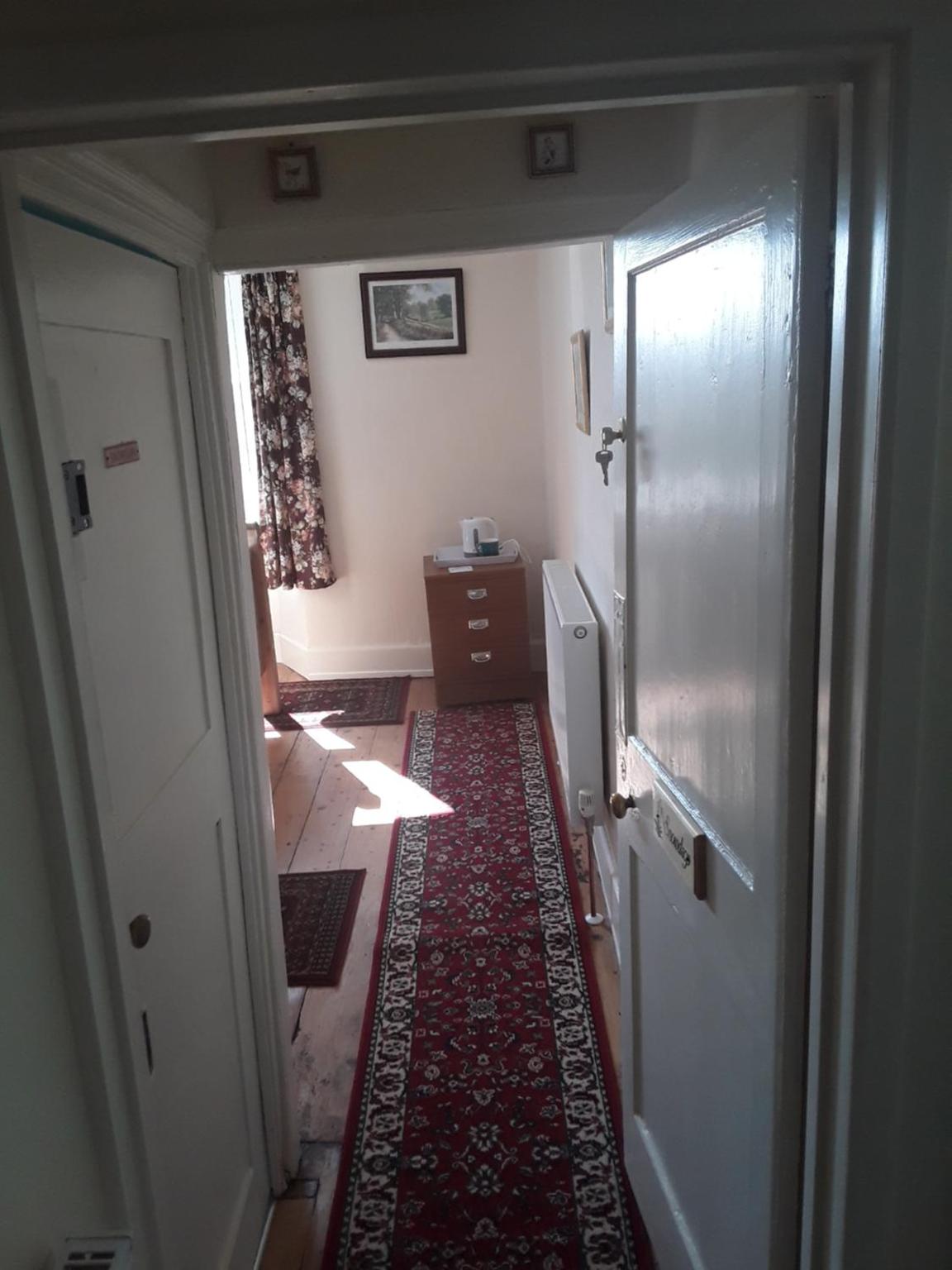 Double Room with Private Bathroom - Photo 8