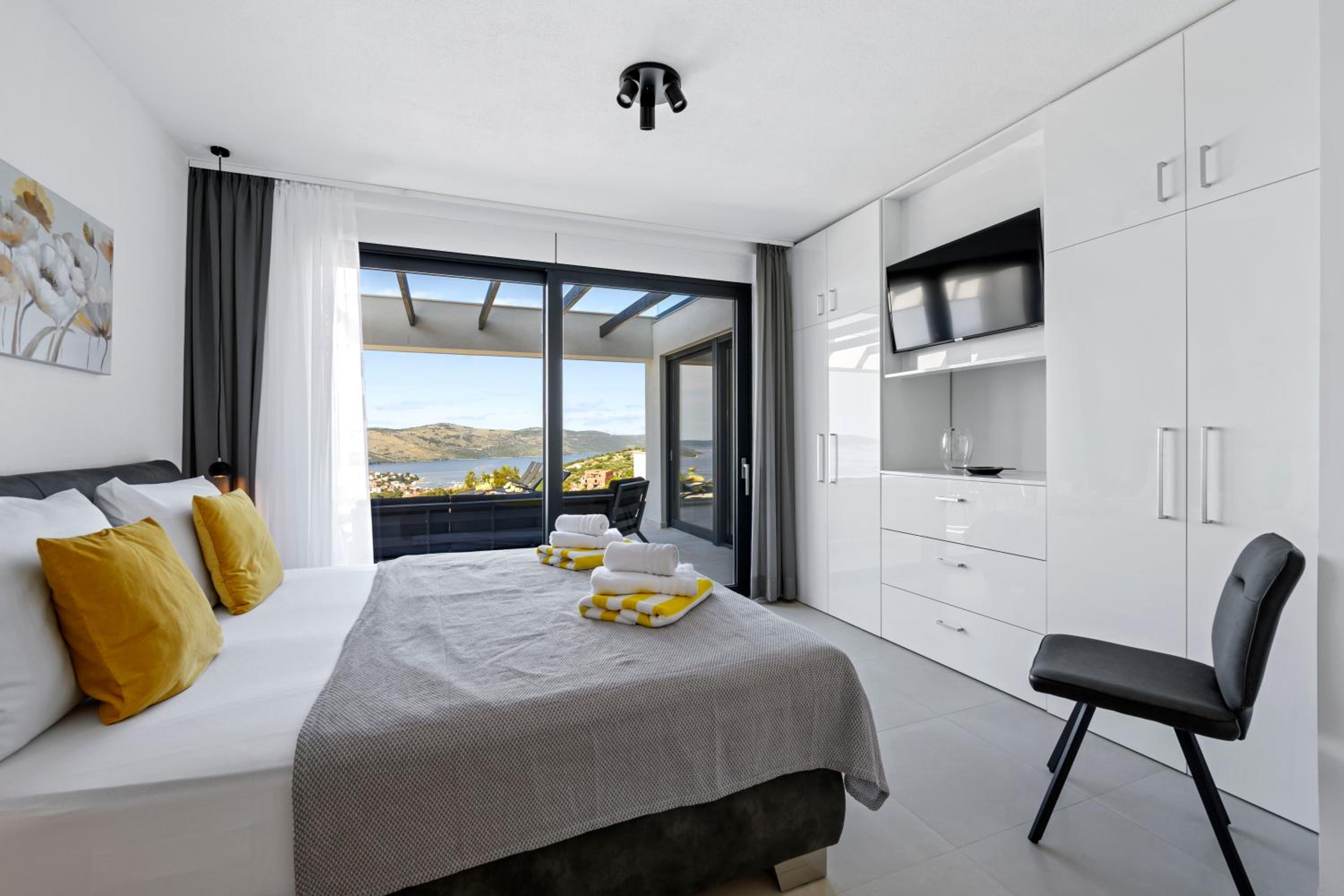 Villa photo 3