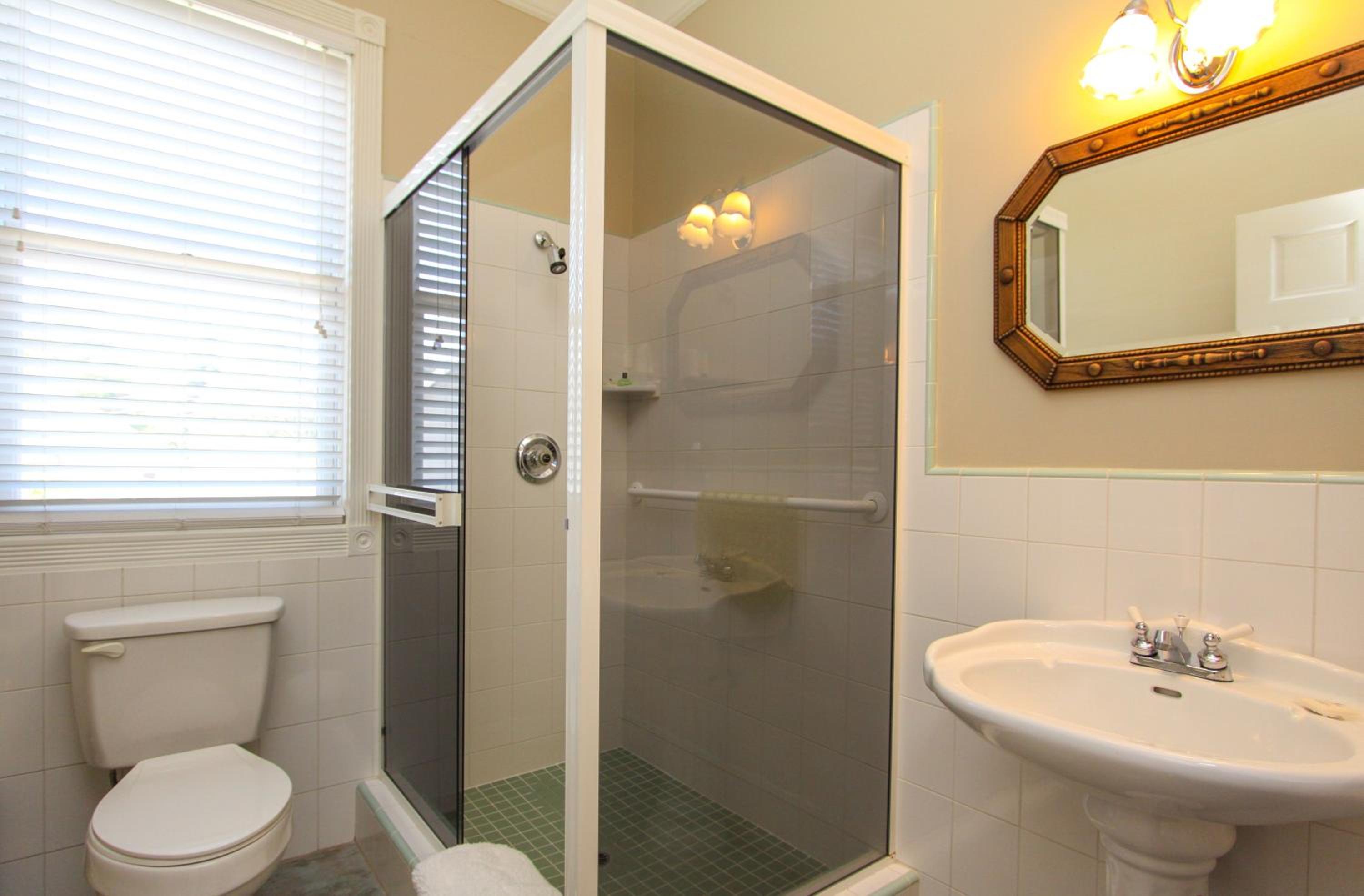 Standard King Room photo 3