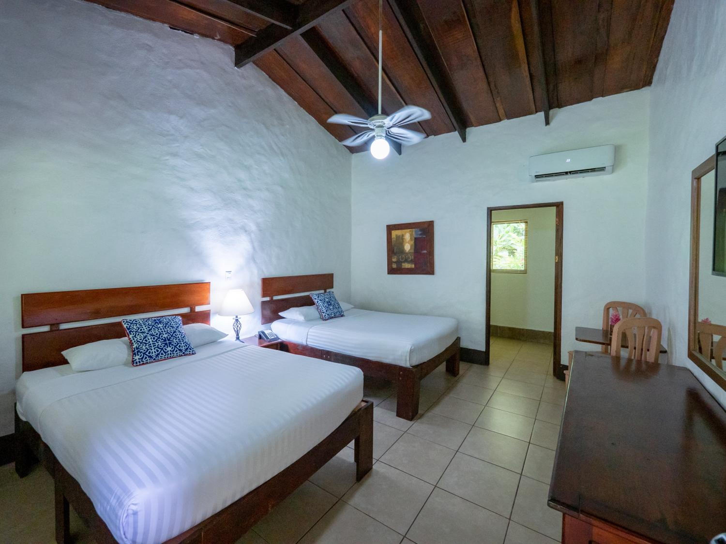 Queen Room With Two Queen Beds photo 1