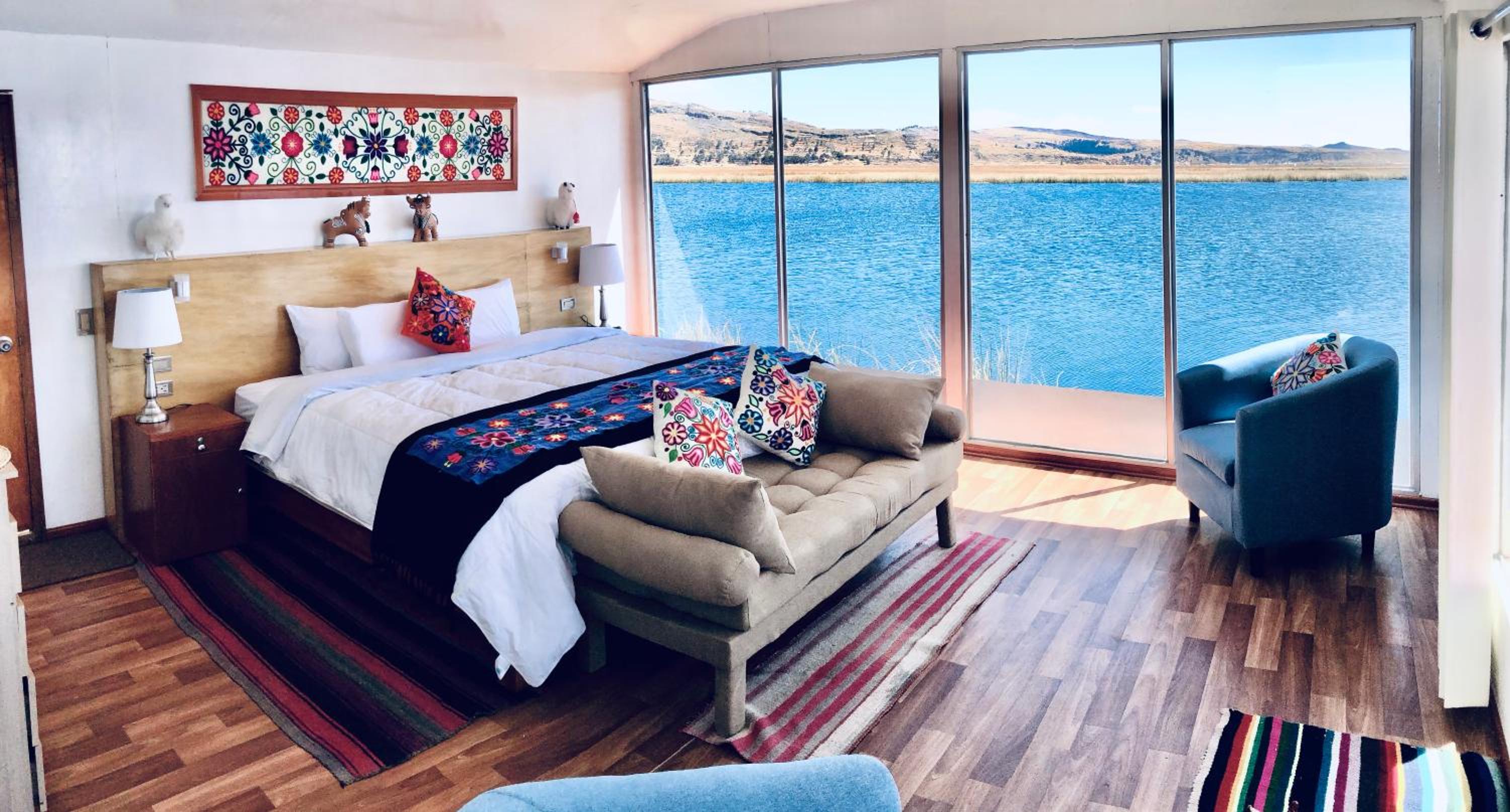 Family Room with Lake View photo 1