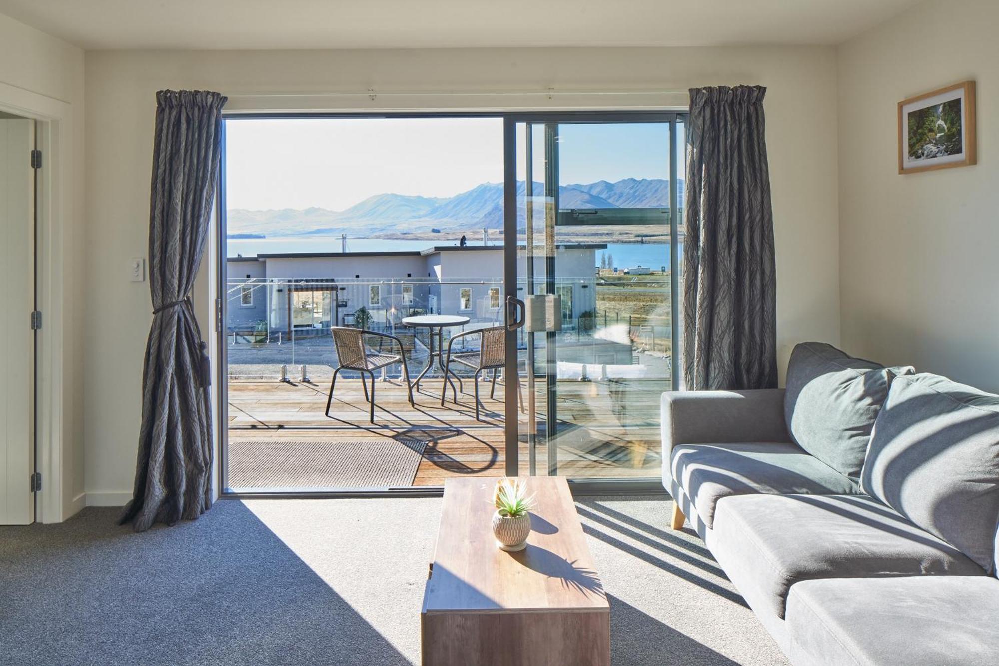 Apartment with Lake View - Photo 10