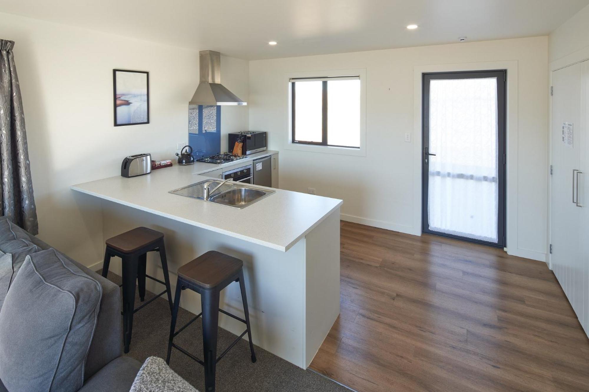 Apartment with Lake View - Photo 9