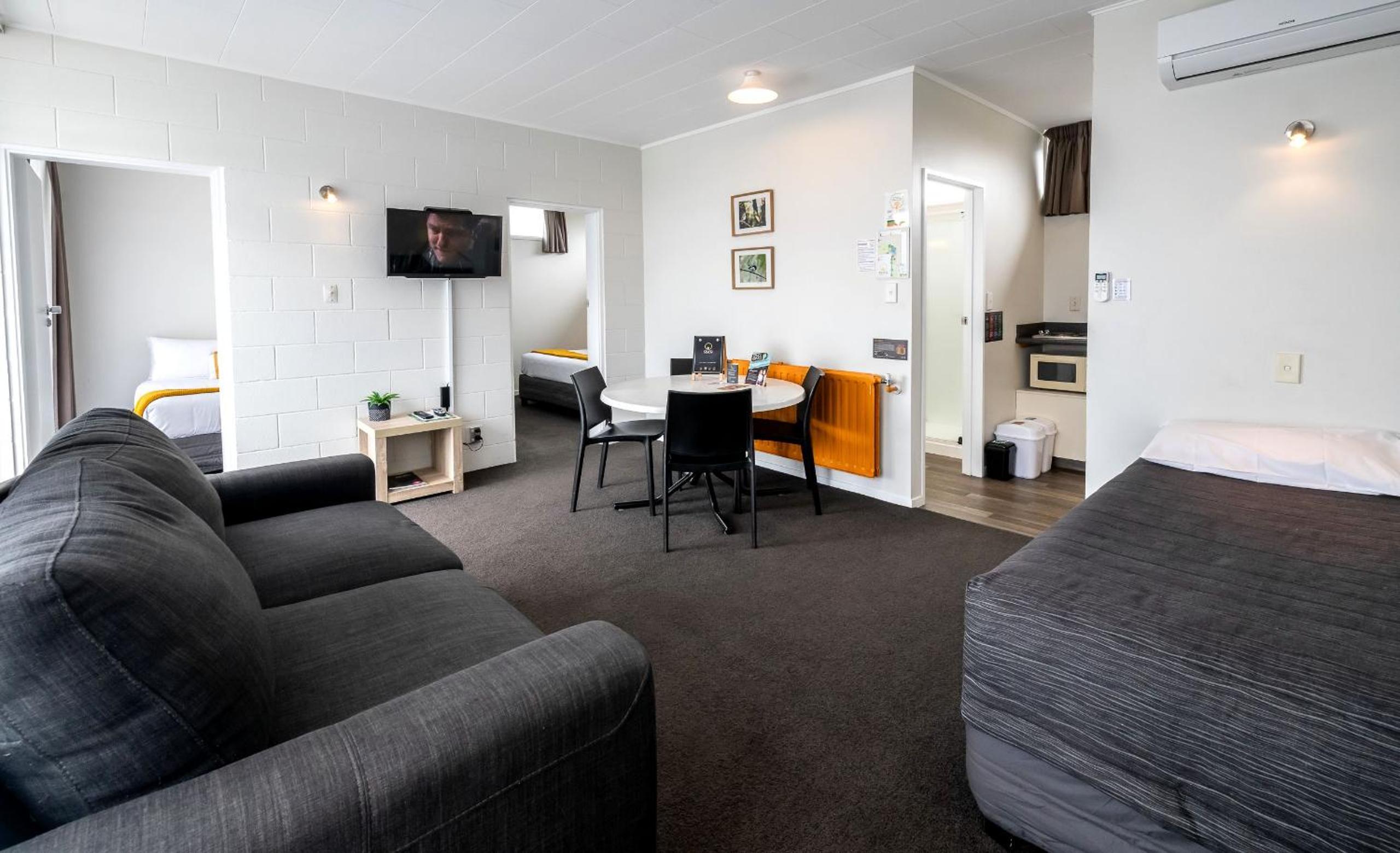 Two-Bedroom Compact Apartment photo 1