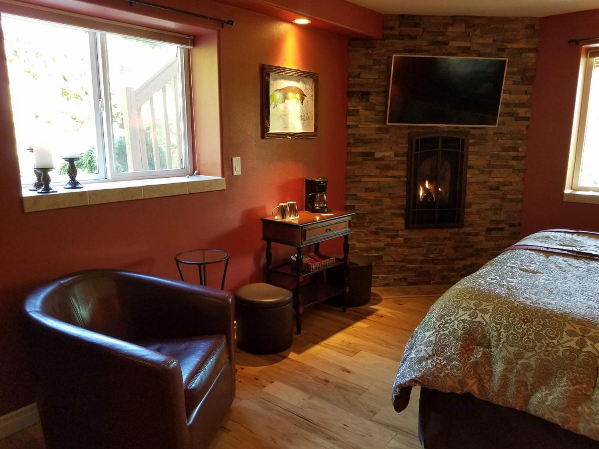 Deluxe King Room photo 1