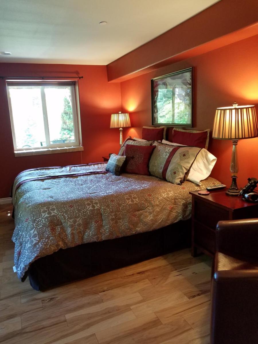 Deluxe King Room photo 2
