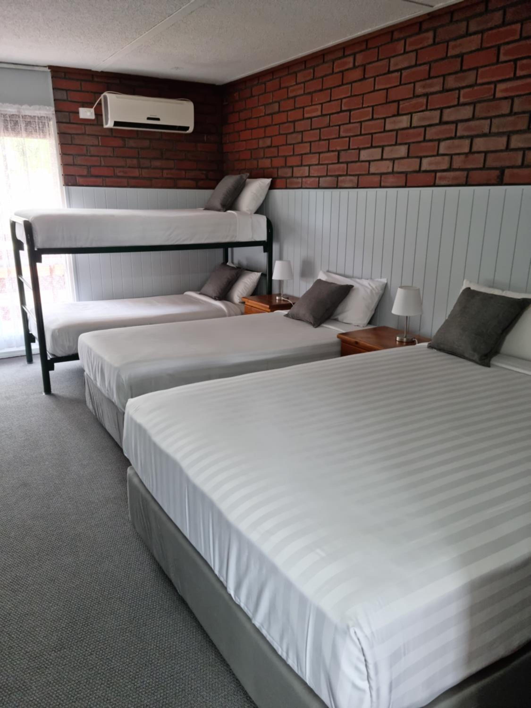 Deluxe Family Suite photo 3