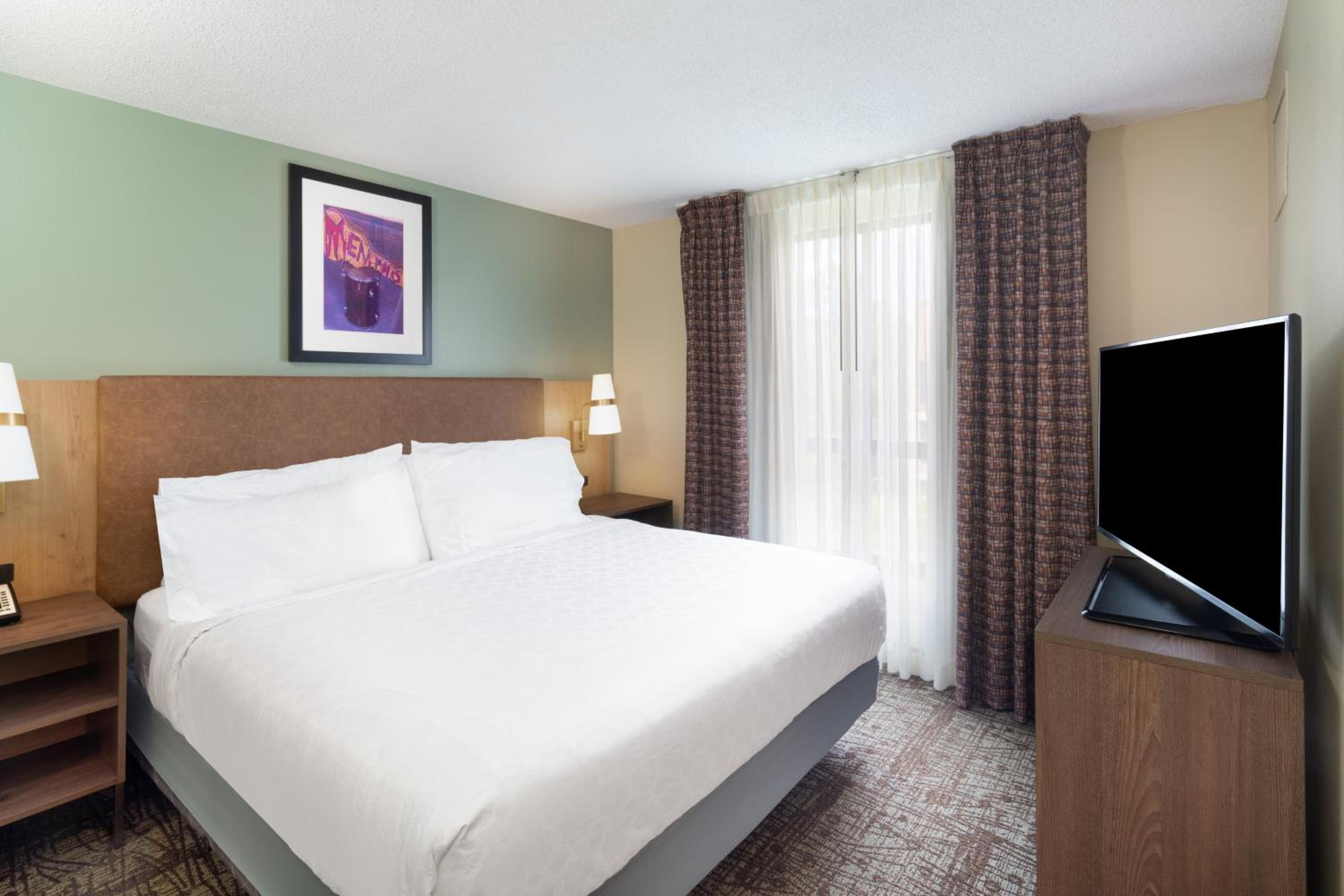 One-Bedroom King Suite - Photo 4