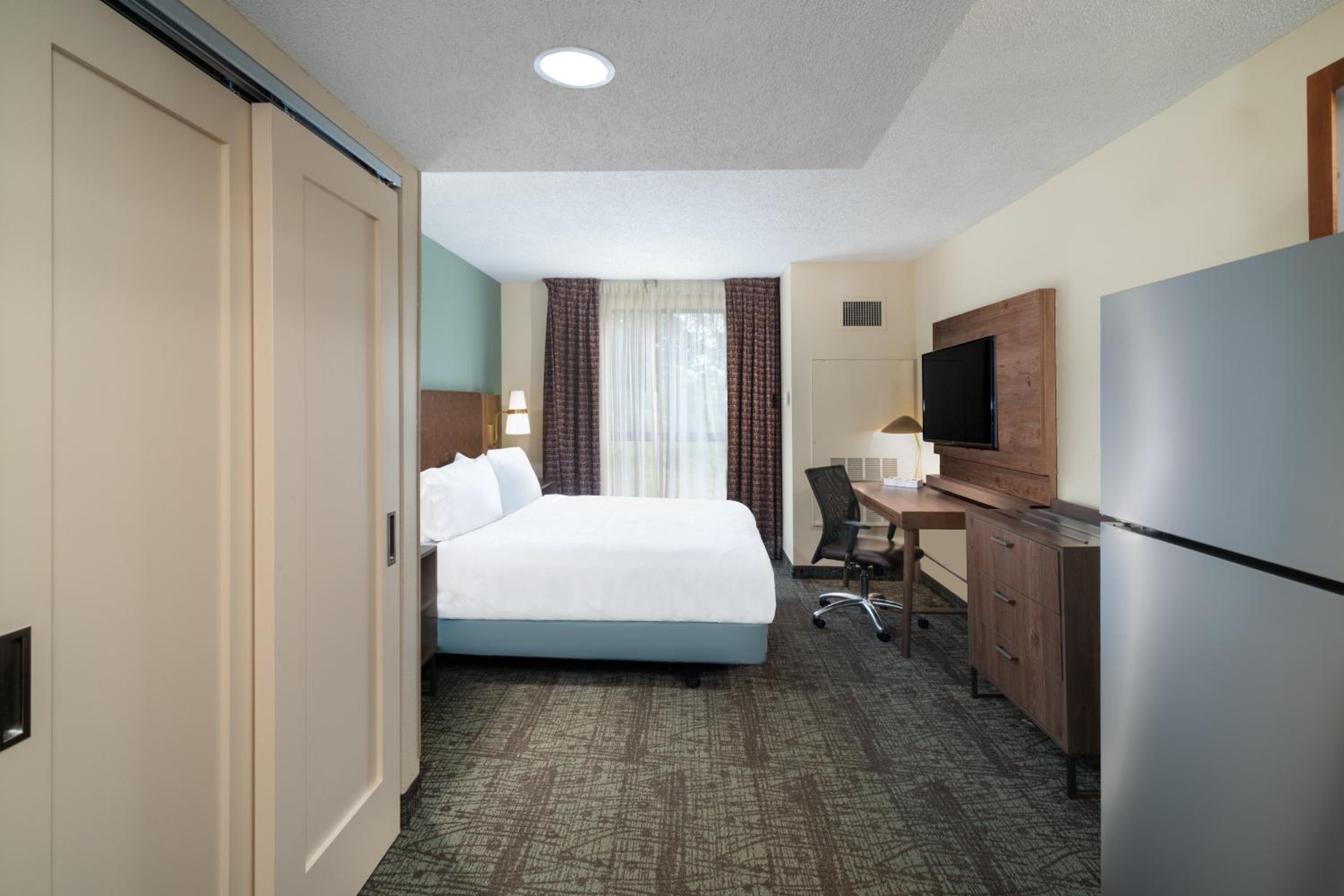 King Room with Roll-In Shower - Disability Access - Photo 2
