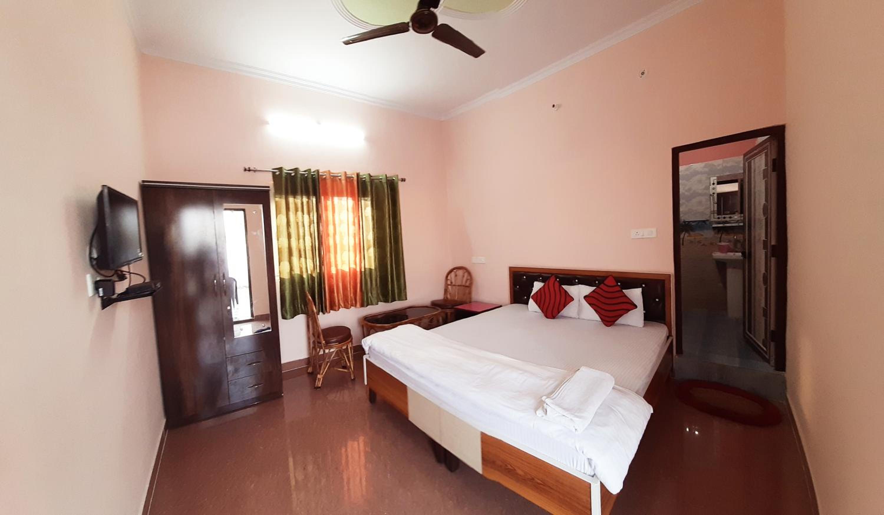 Deluxe Family Room - Photo 11