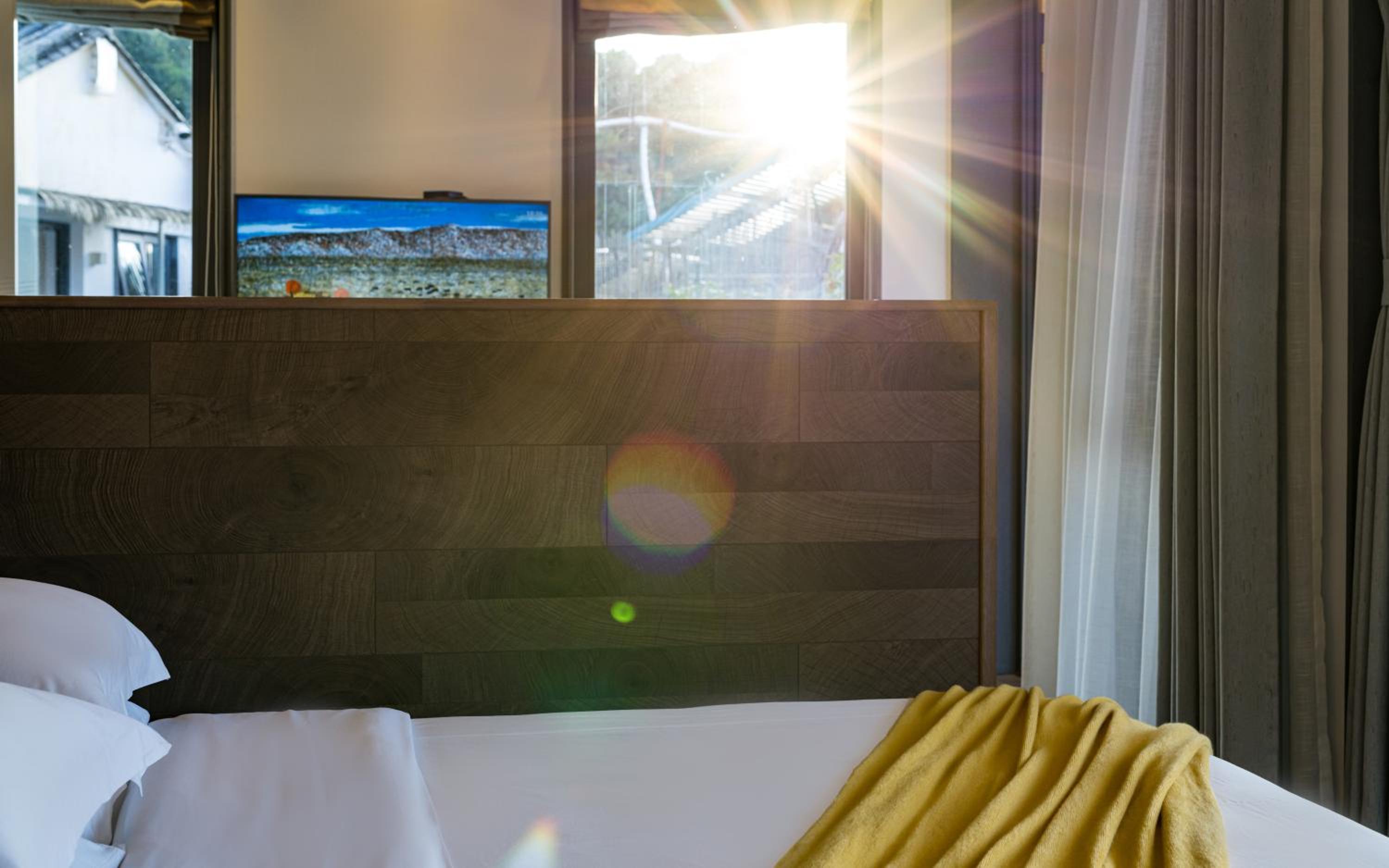Deluxe Double Room with Balcony photo 2