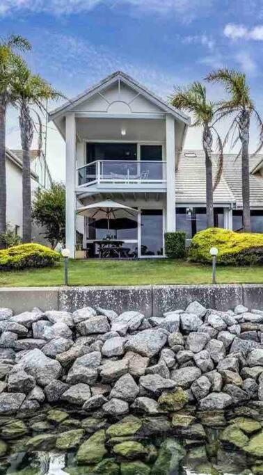Villa photo 2