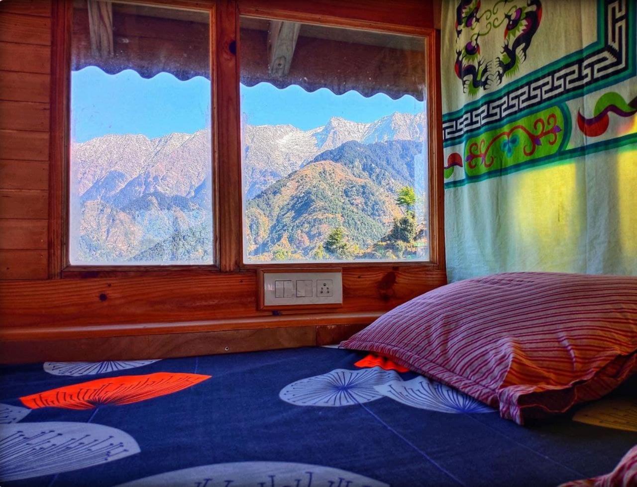 Family Room with Mountain View photo 2