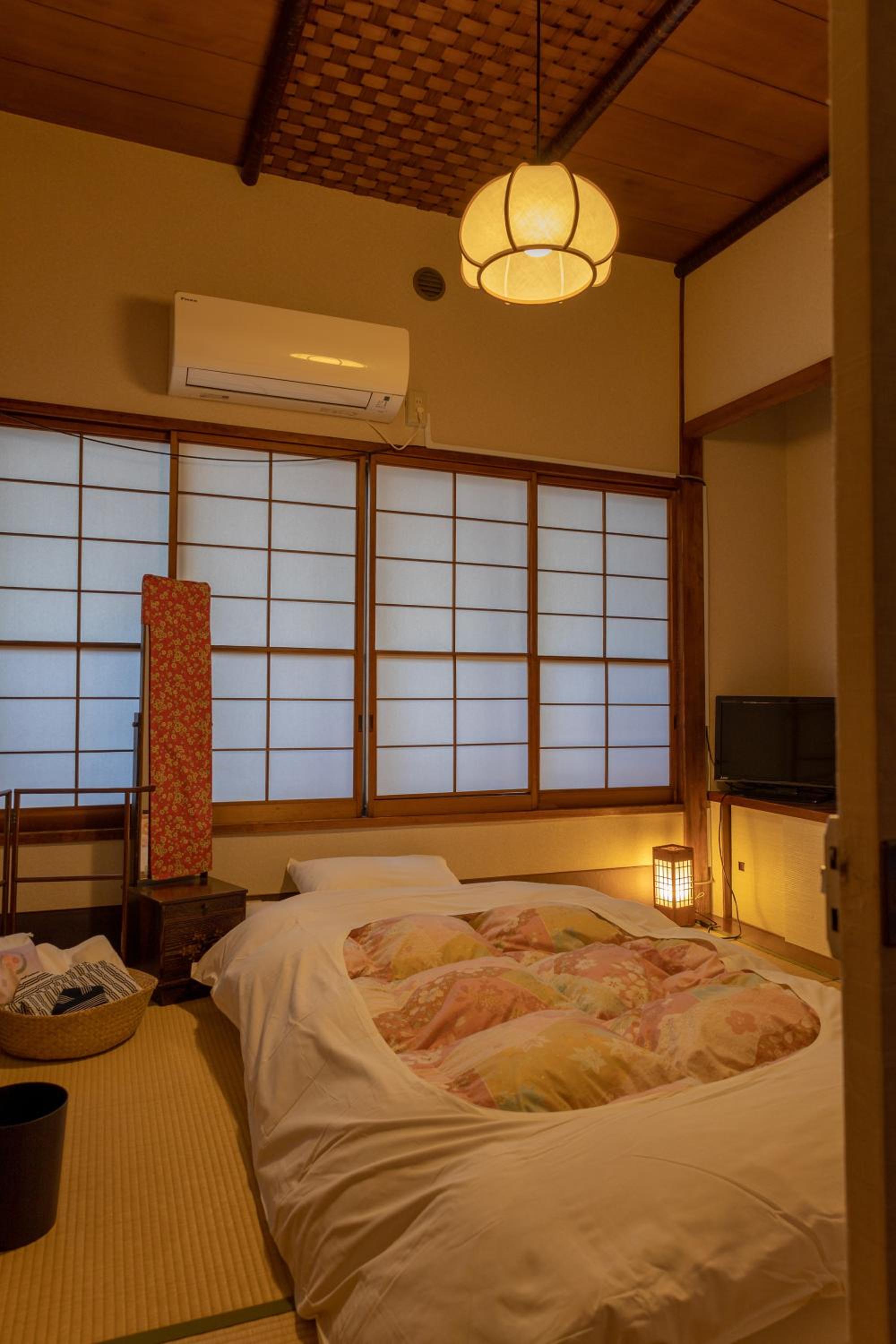 Single Room with Private Bathroom photo 3