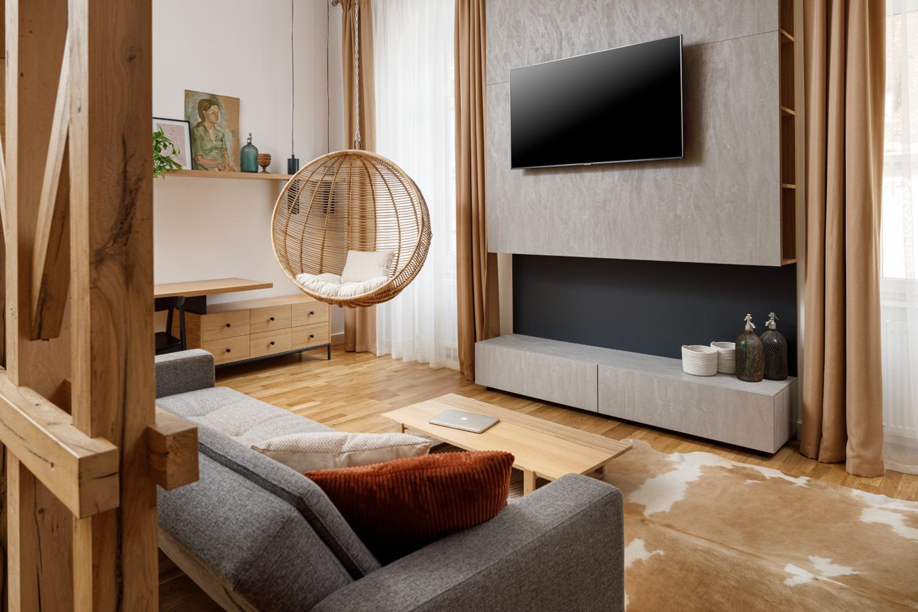 Deluxe Apartment with Hanging Chair - Photo 3