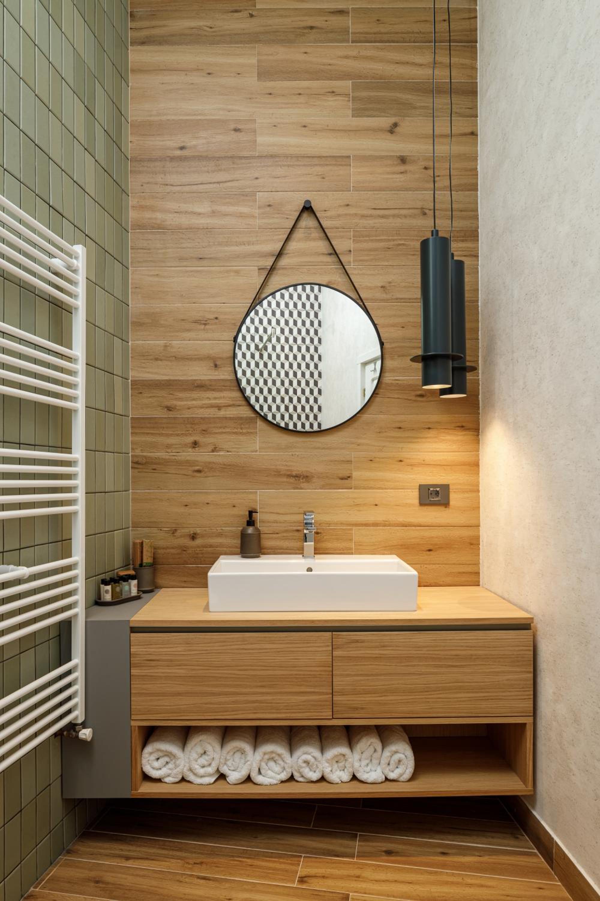 Deluxe Apartment with Hanging Chair - Photo 19