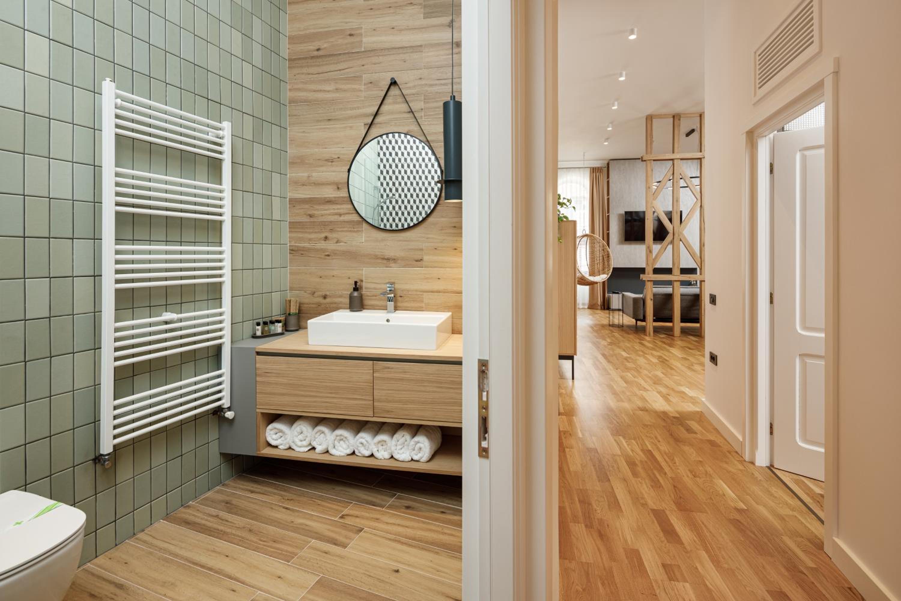 Deluxe Apartment with Hanging Chair - Photo 18